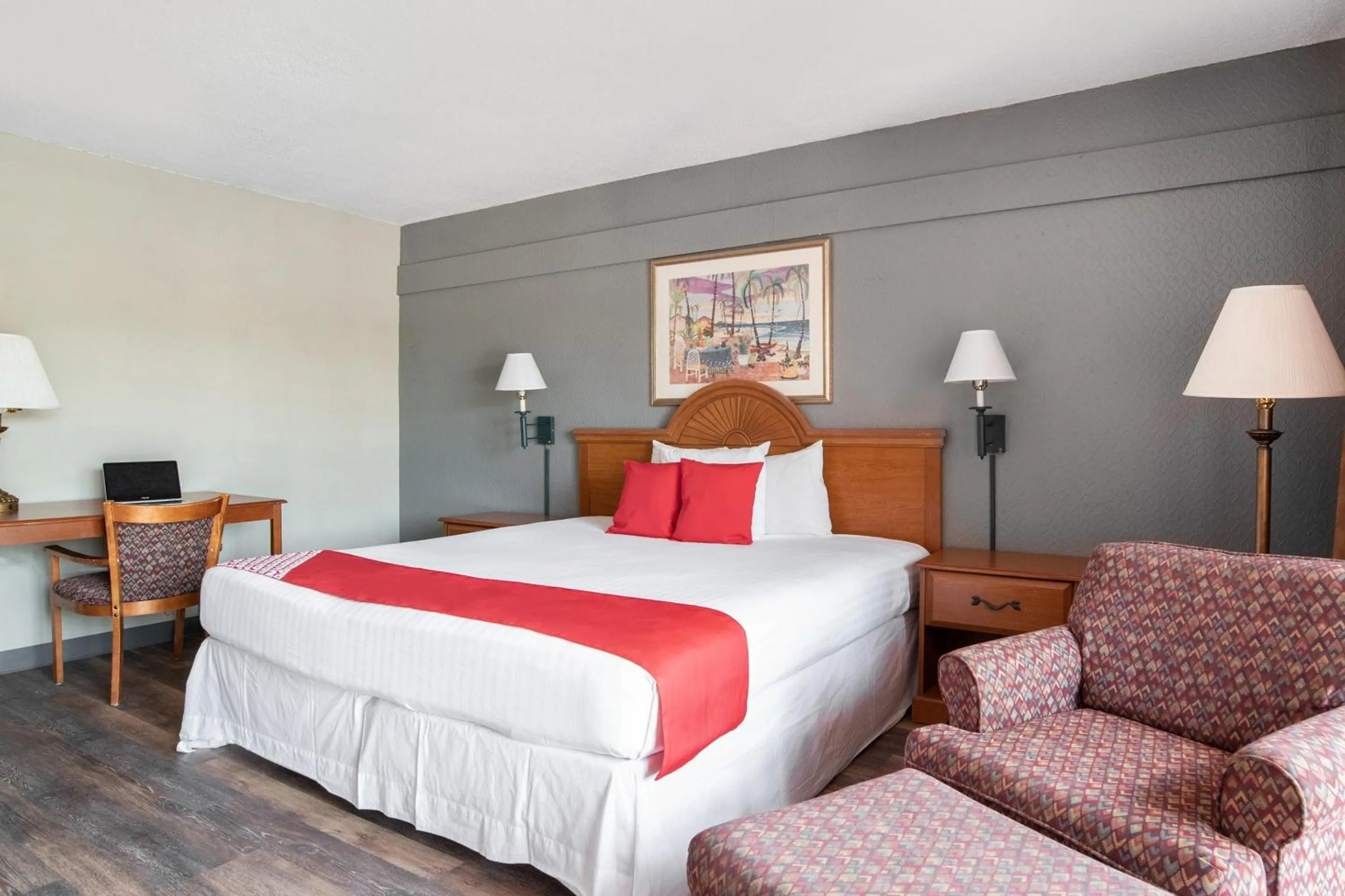 Bedroom, Bed in OYO Hotel Mustang Silver Spring FL