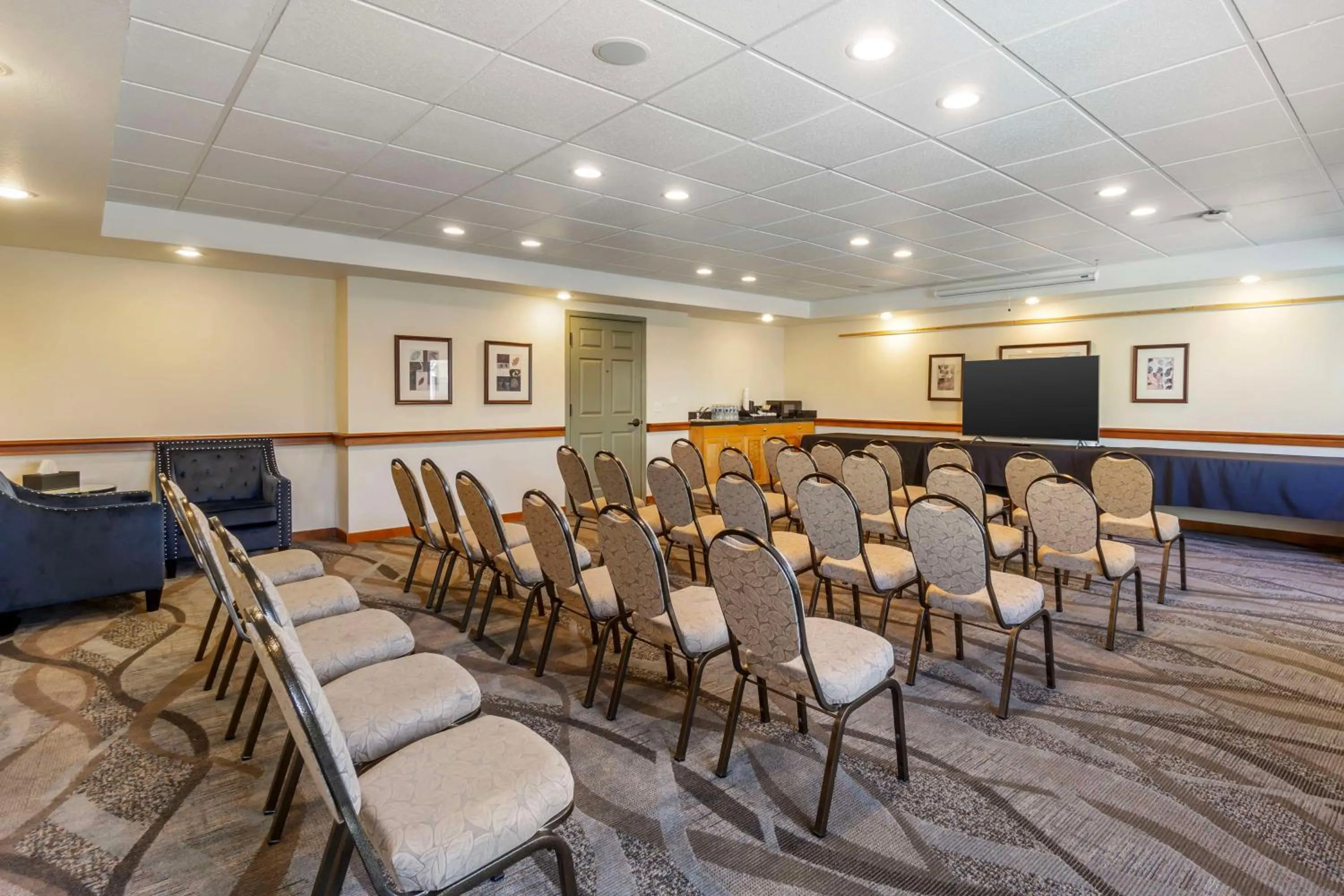 Meeting/conference room in Best Western Plus Edmonds Harbor Inn