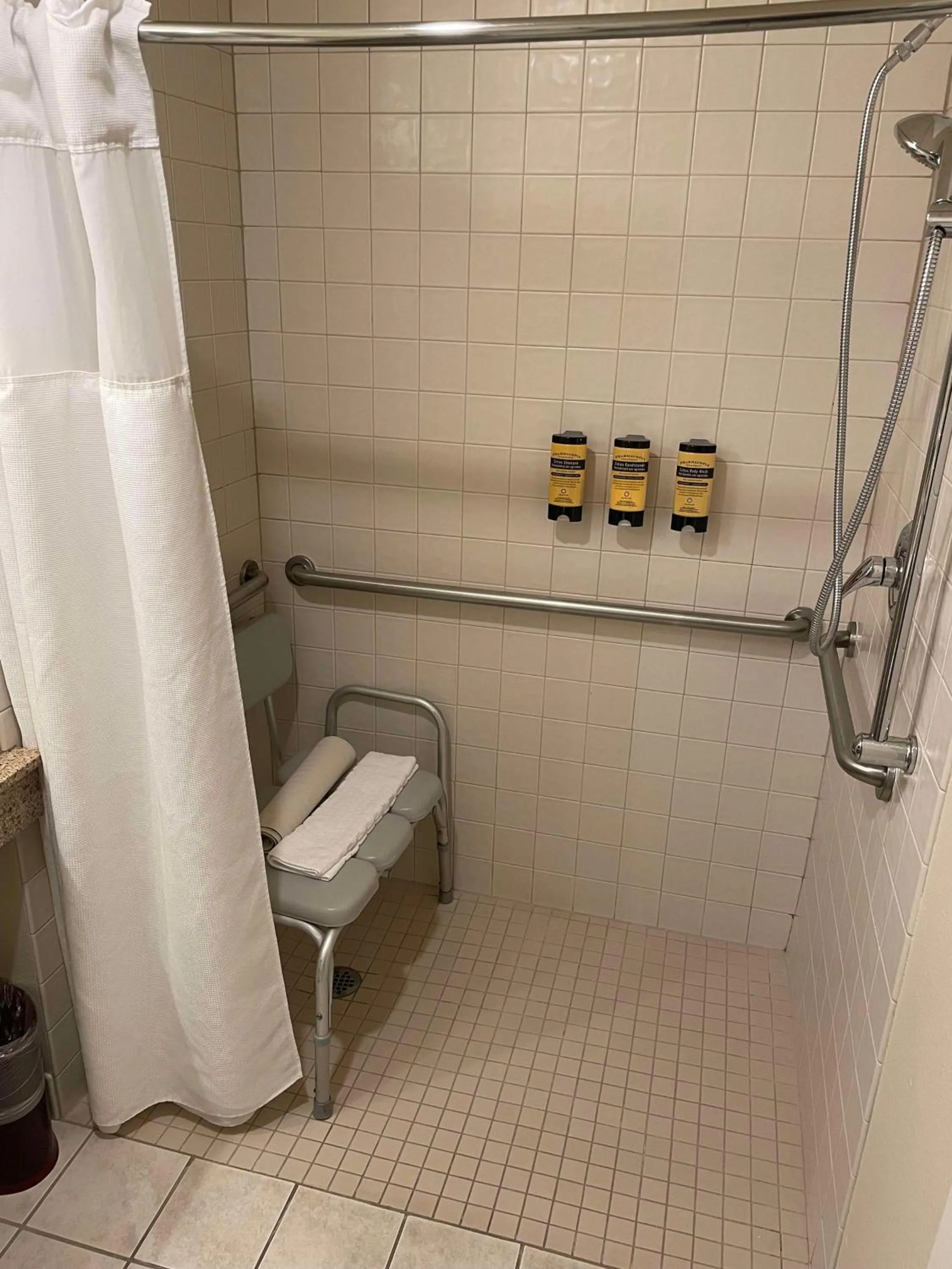 Bathroom in Best Western Plus Edmonds Harbor Inn