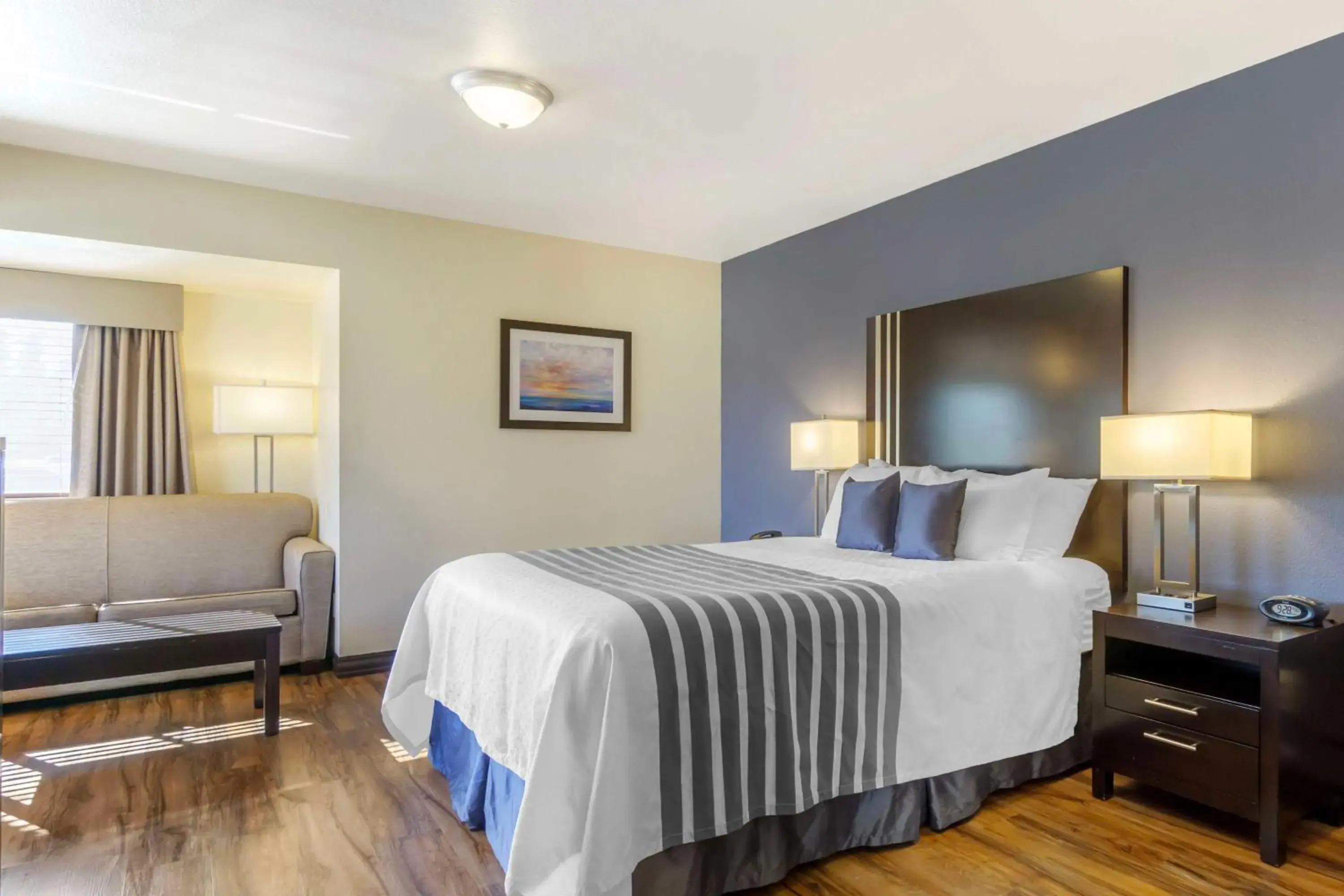 Bedroom, Bed in Best Western Plus Edmonds Harbor Inn Bedroom, Bed in Best Western Plus Edmonds Harbor Inn