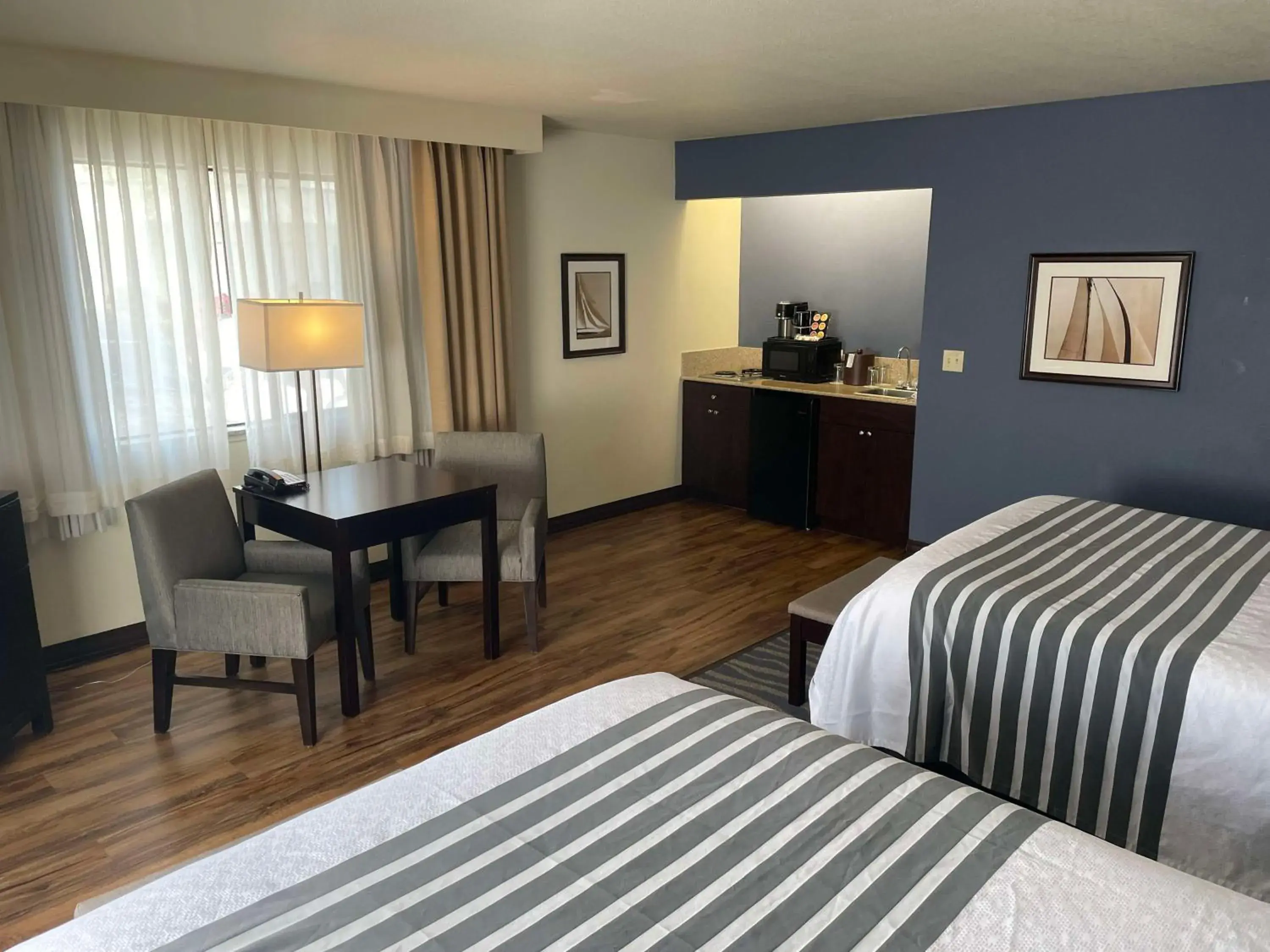 Bedroom, Bed in Best Western Plus Edmonds Harbor Inn Bedroom, Bed in Best Western Plus Edmonds Harbor Inn