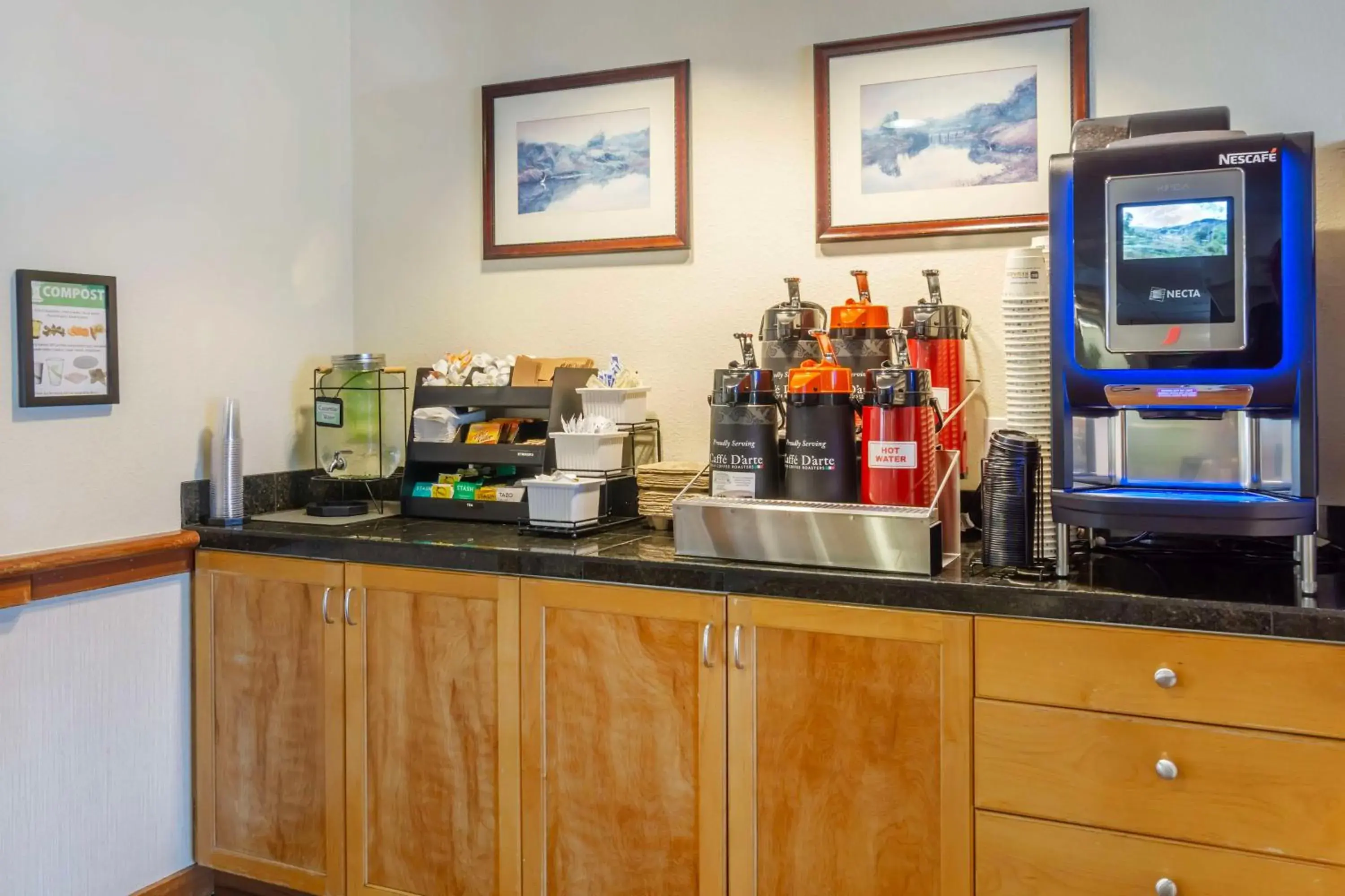 Breakfast in Best Western Plus Edmonds Harbor Inn Breakfast in Best Western Plus Edmonds Harbor Inn