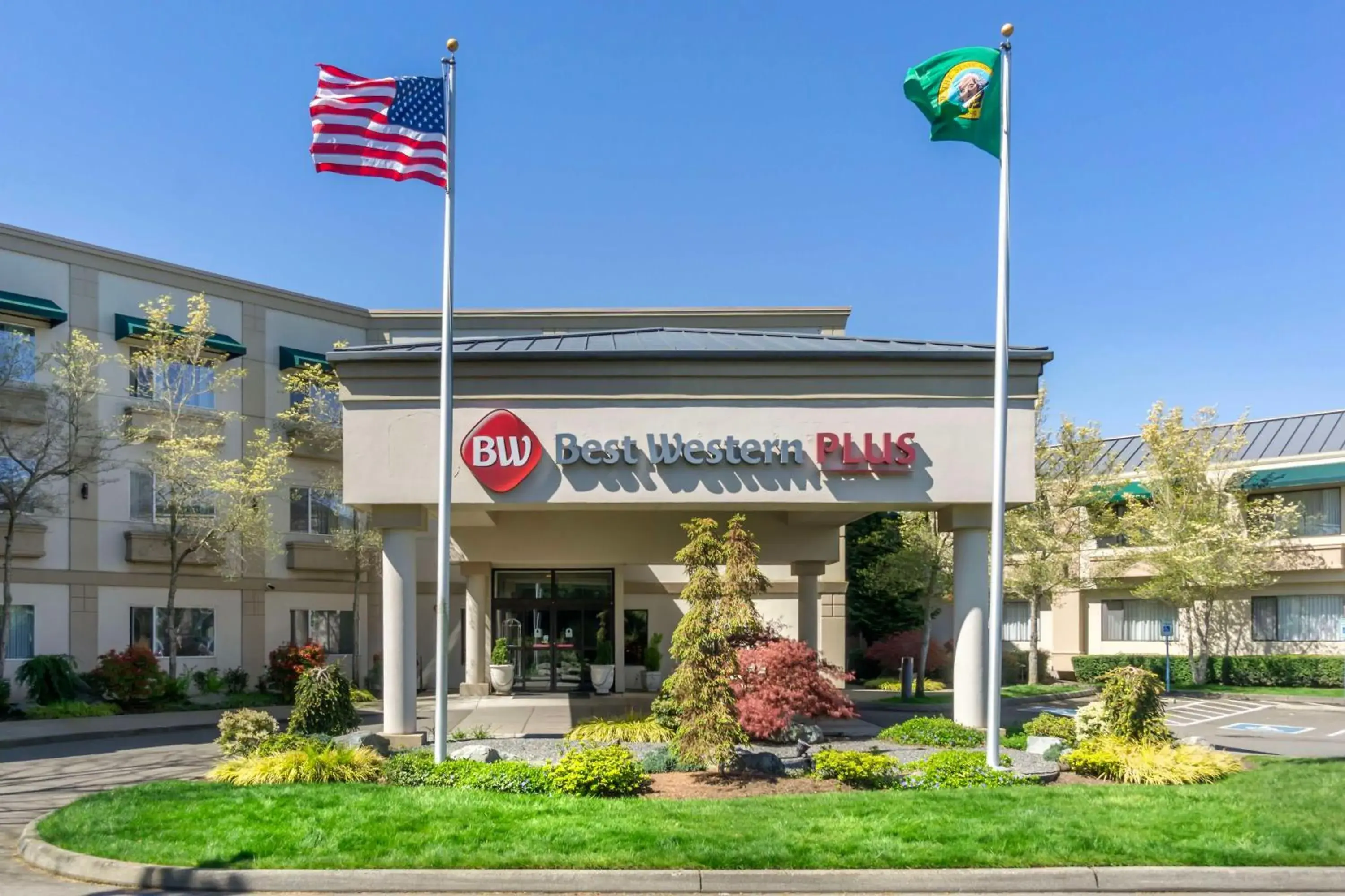 Property building in Best Western Plus Edmonds Harbor Inn Property building in Best Western Plus Edmonds Harbor Inn
