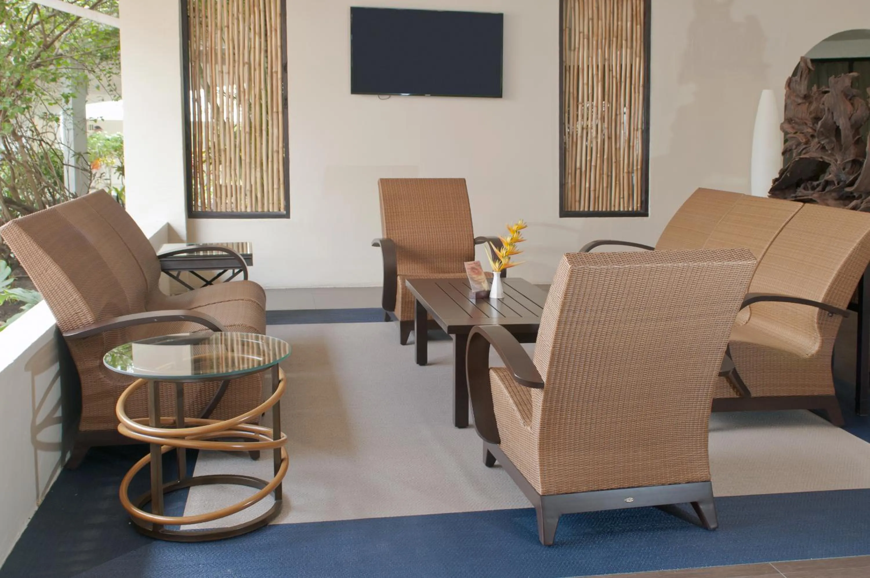 Lounge or bar in Radisson Grenada Beach Resort