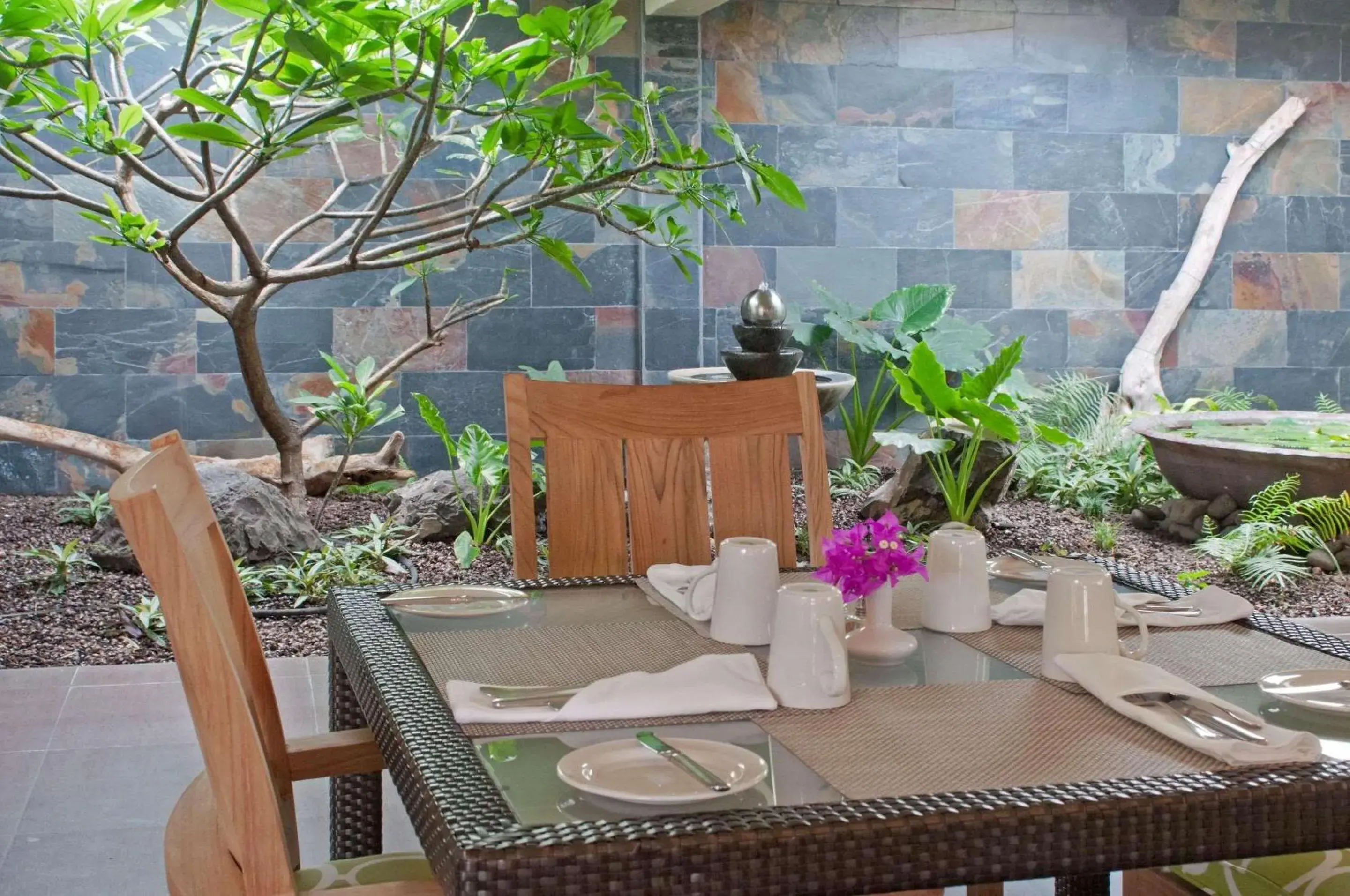 Lounge or bar in Radisson Grenada Beach Resort Lounge or bar in Radisson Grenada Beach Resort