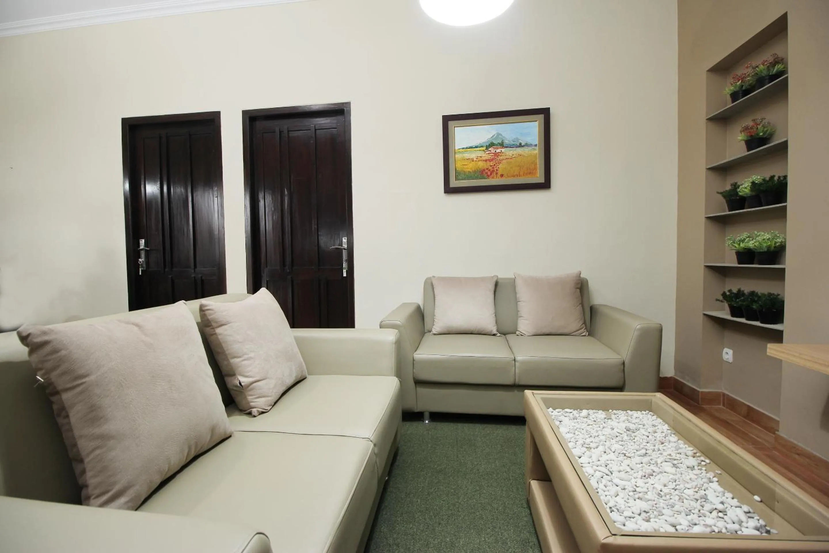 Lobby or reception in OYO 572 Omah Gedongkuning Syariah Homestay