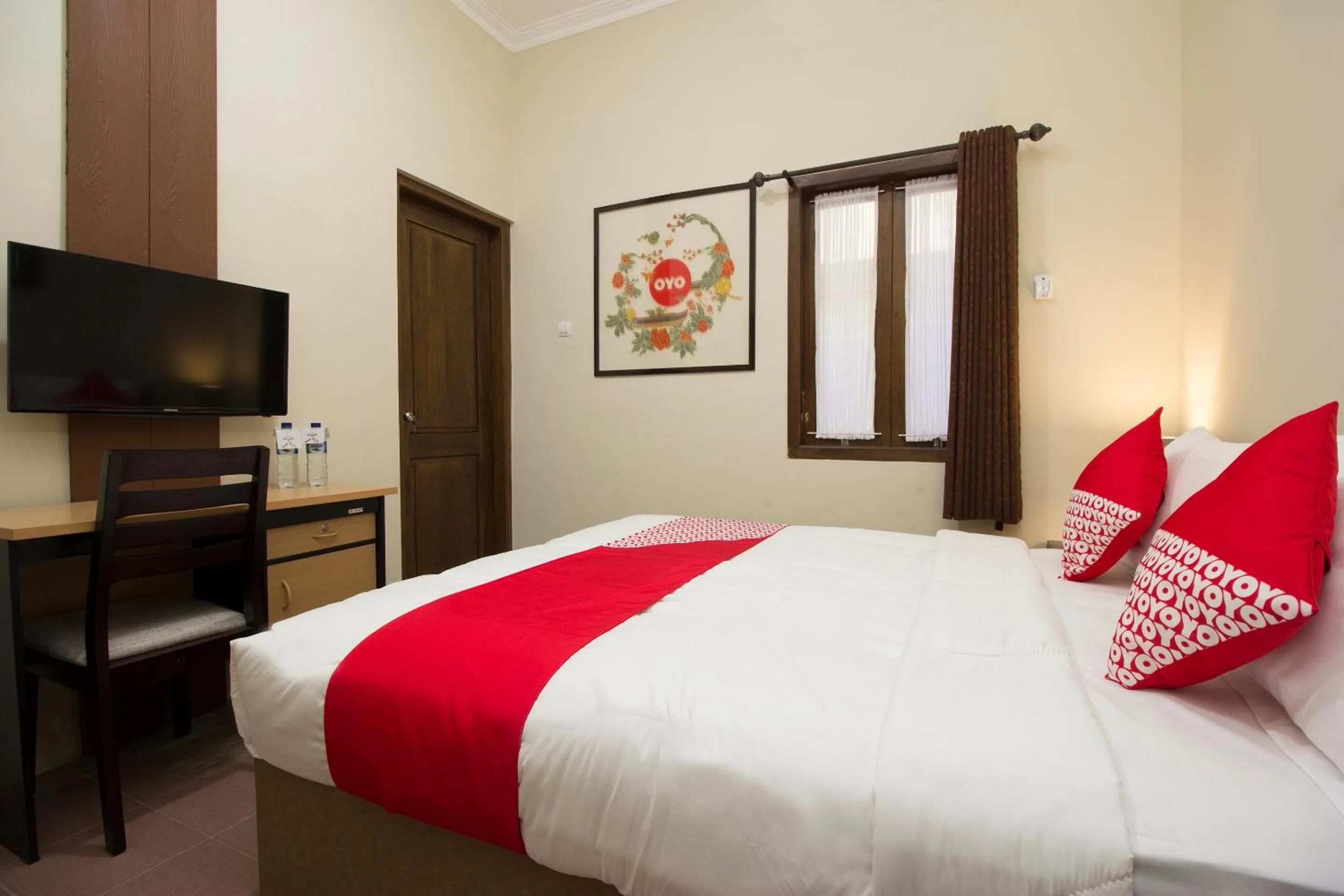 Bedroom in OYO 572 Omah Gedongkuning Syariah Homestay