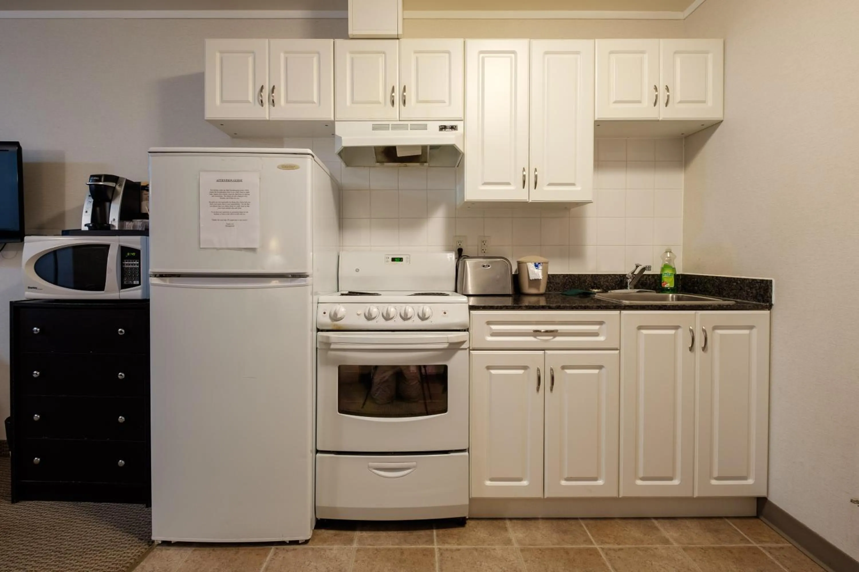 Kitchen or kitchenette in Perfect Inns & Suites