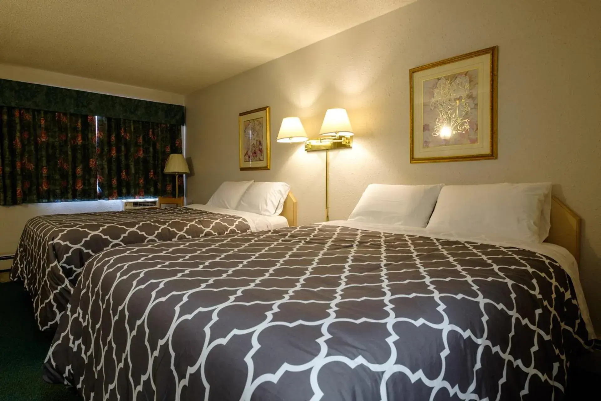 Standard Queen Room with Two Queen Beds in Perfect Inns & Suites Standard Queen Room with Two Queen Beds in Perfect Inns & Suites