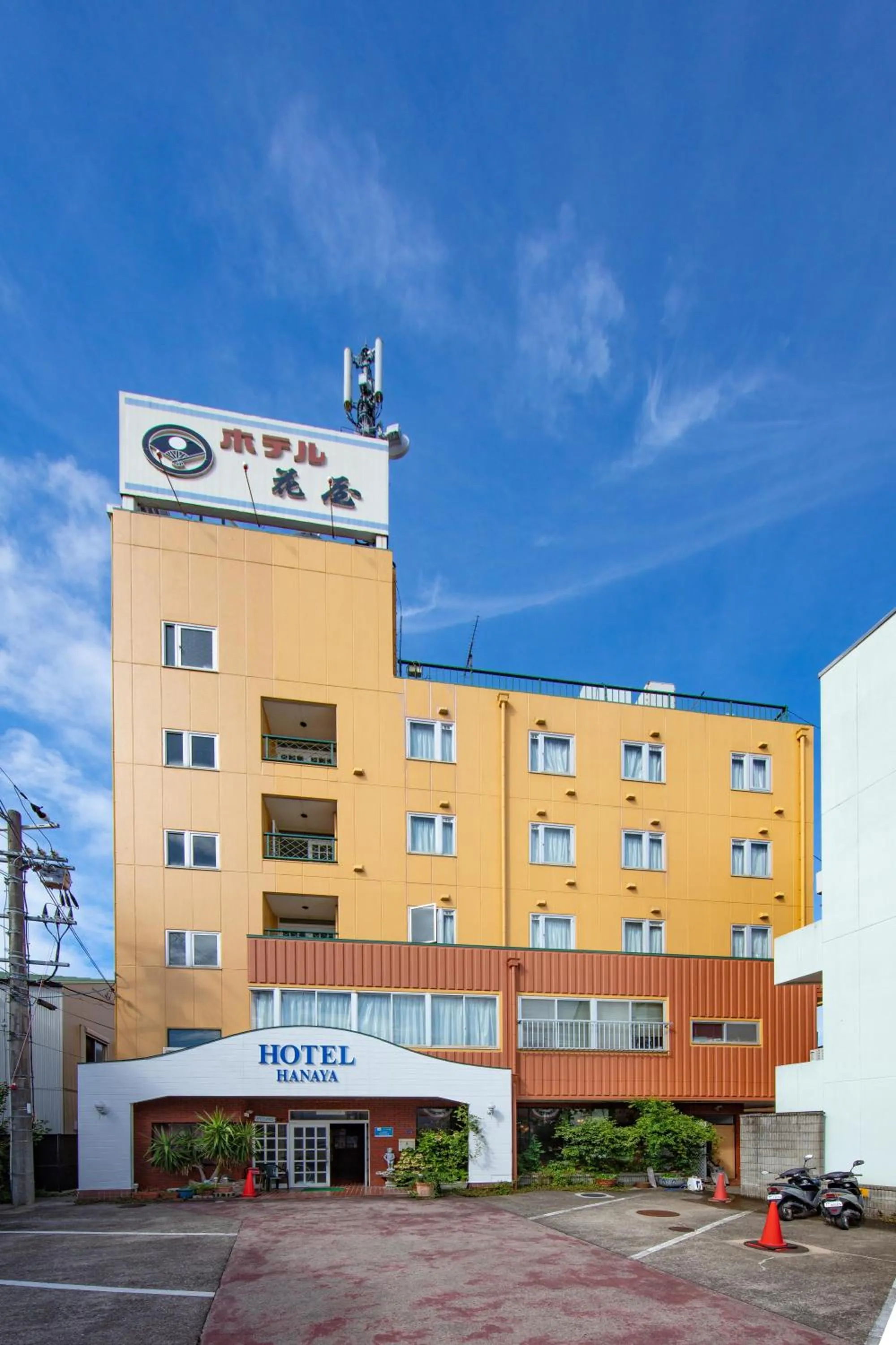 Property building in Hotel Hanaya