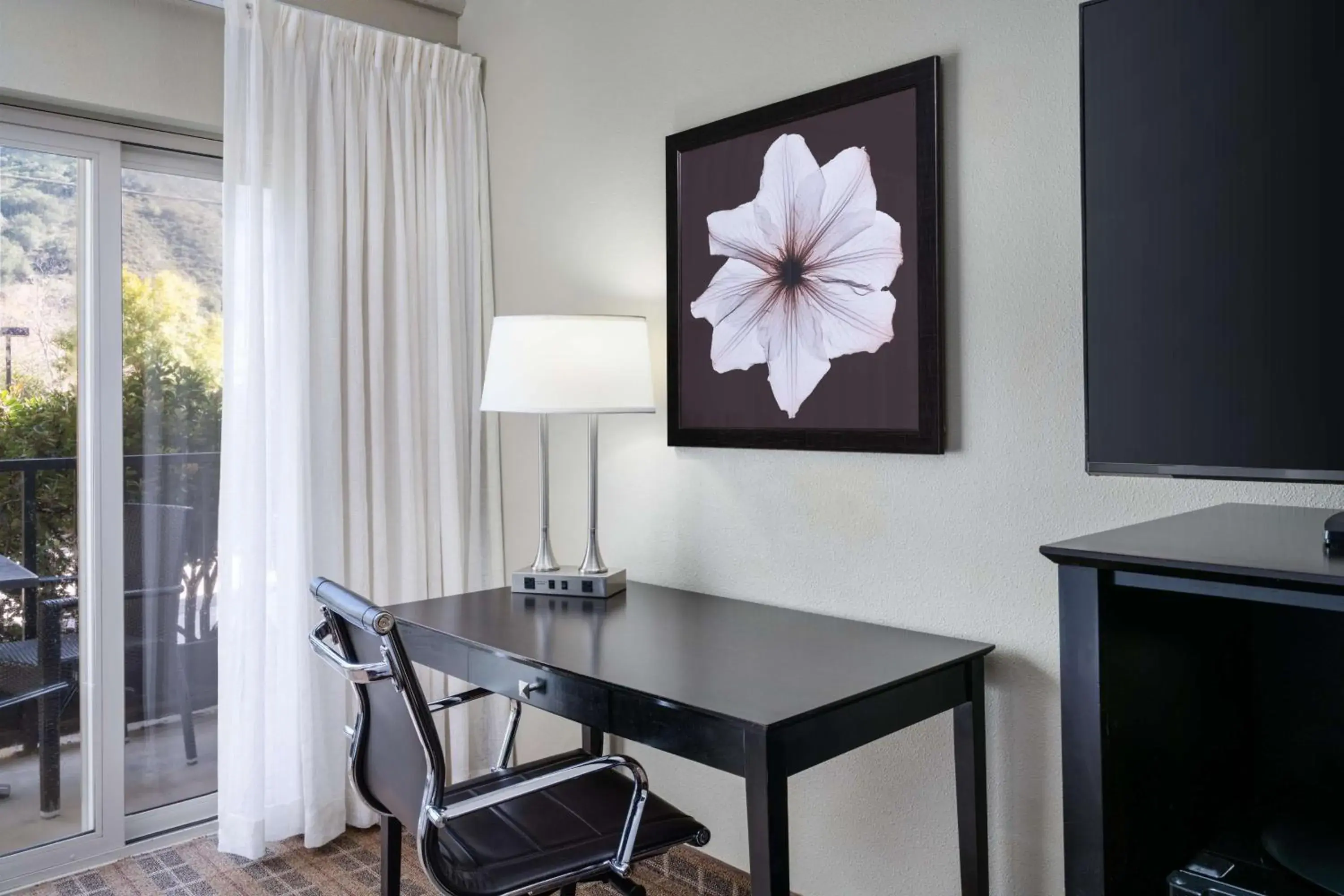 Deluxe Queen Room with Two Queen Beds, Balcony and Walk-In Shower - Non-Smoking in La Cuesta Inn, BW Signature Collection Deluxe Queen Room with Two Queen Beds, Balcony and Walk-In Shower - Non-Smoking in La Cuesta Inn, BW Signature Collection