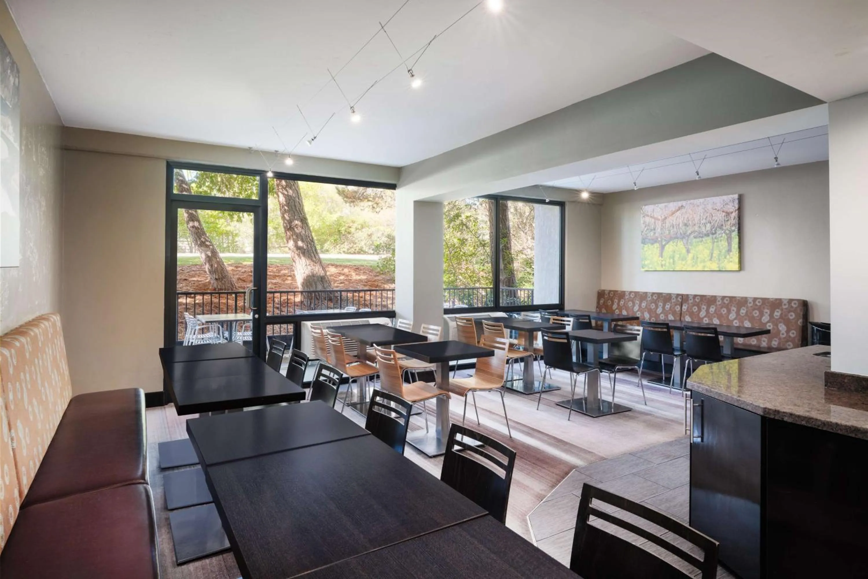 Breakfast in La Cuesta Inn, BW Signature Collection