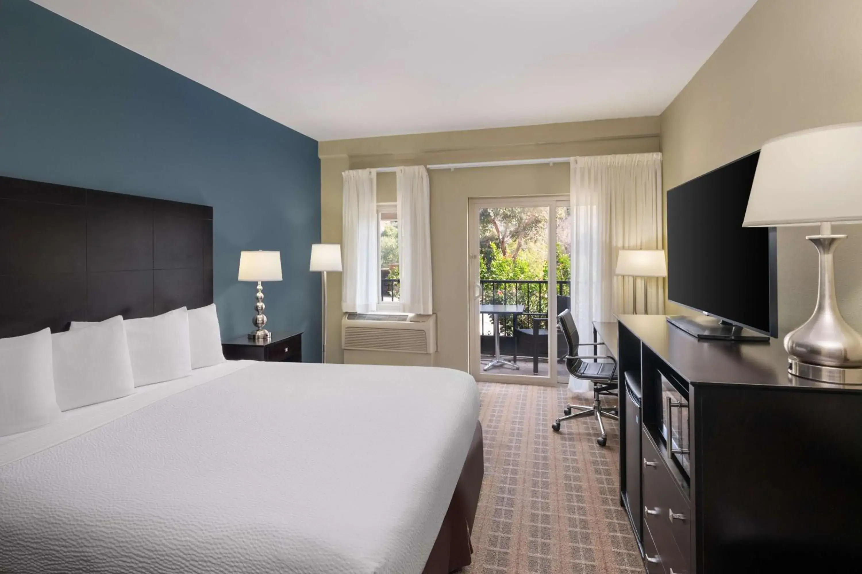 Bedroom, Bed in La Cuesta Inn, BW Signature Collection Bedroom, Bed in La Cuesta Inn, BW Signature Collection