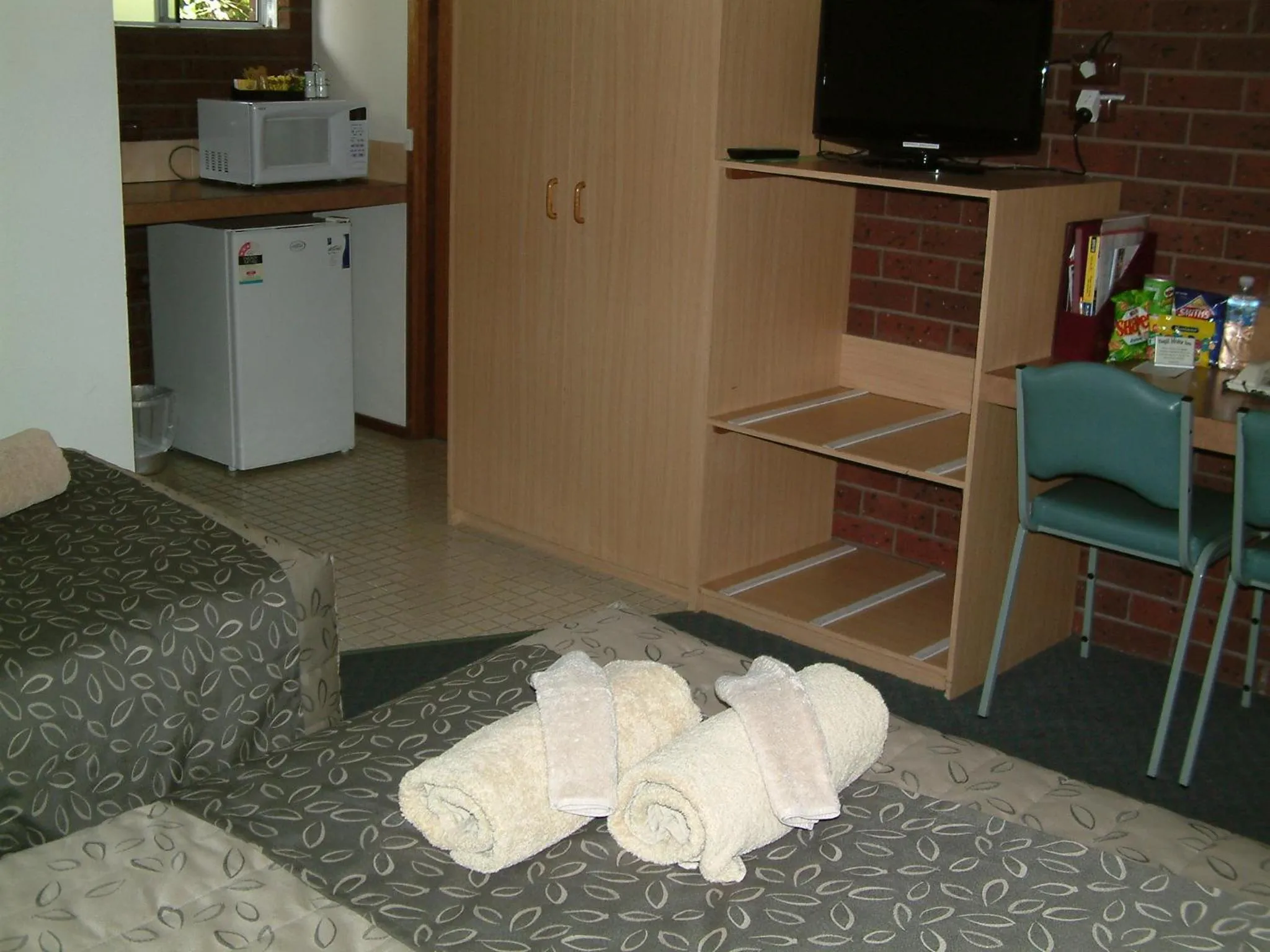 Bed in Bairnsdale Tanjil Motor Inn