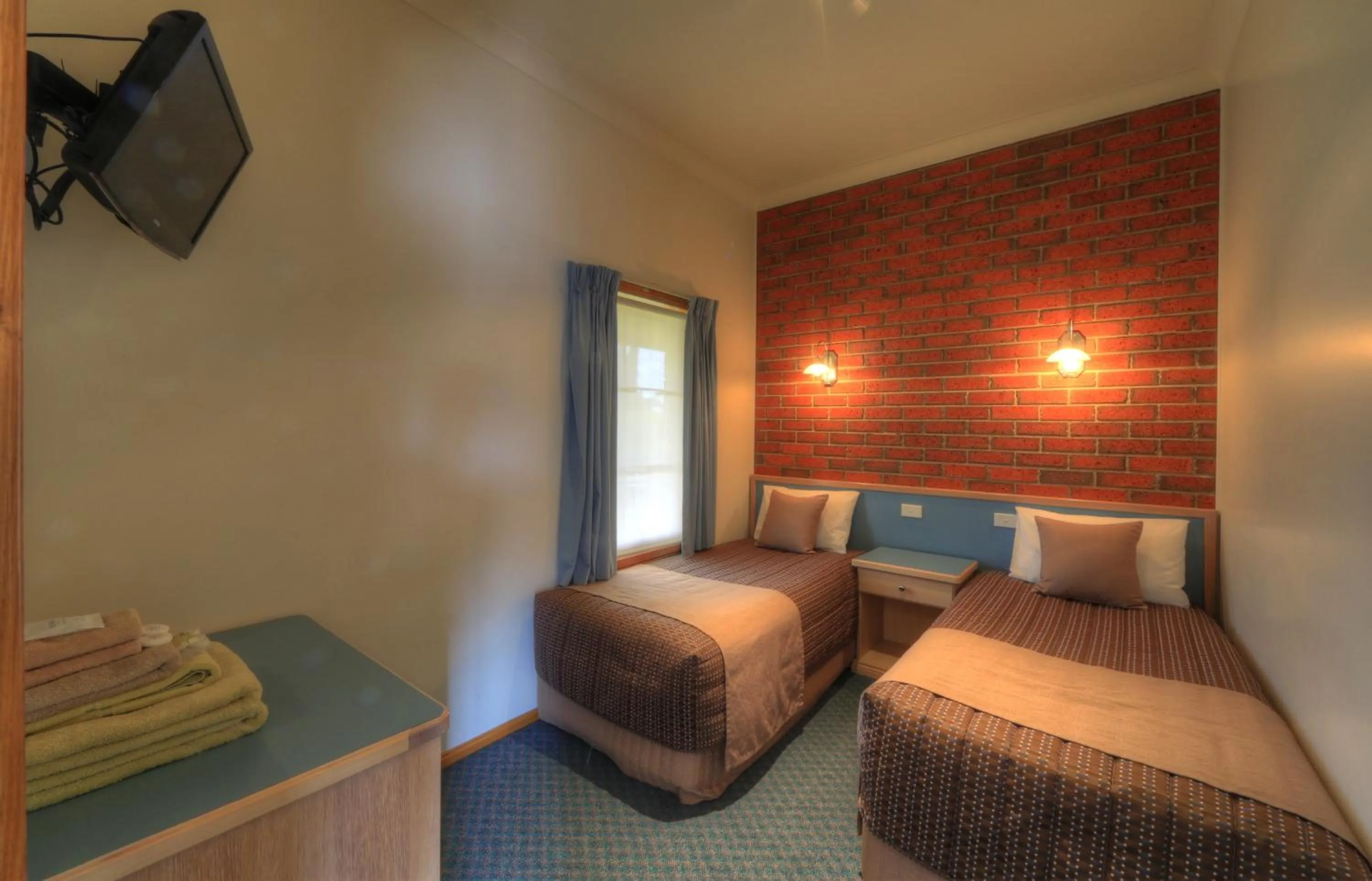 Bed in Bairnsdale Tanjil Motor Inn