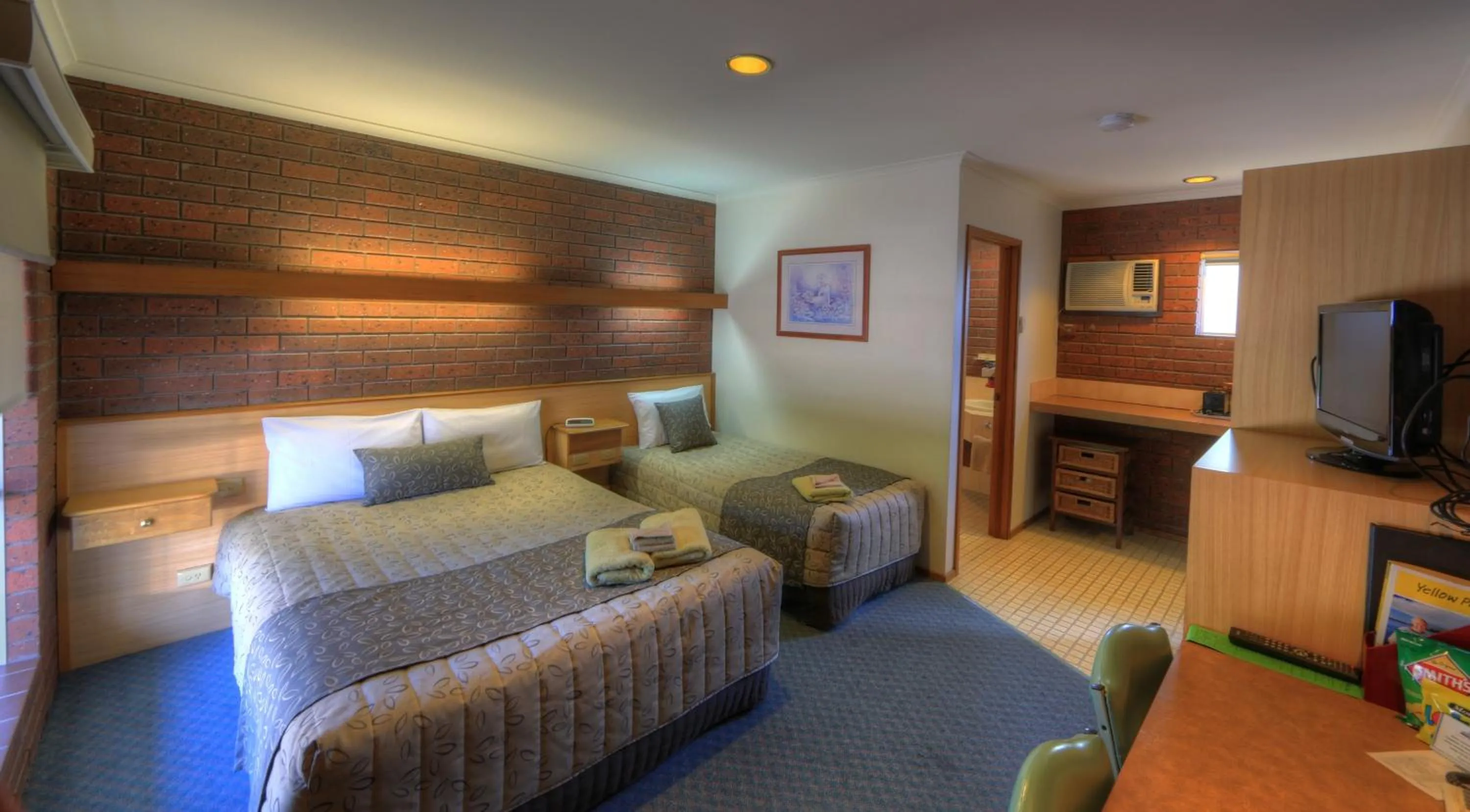 Bed in Bairnsdale Tanjil Motor Inn