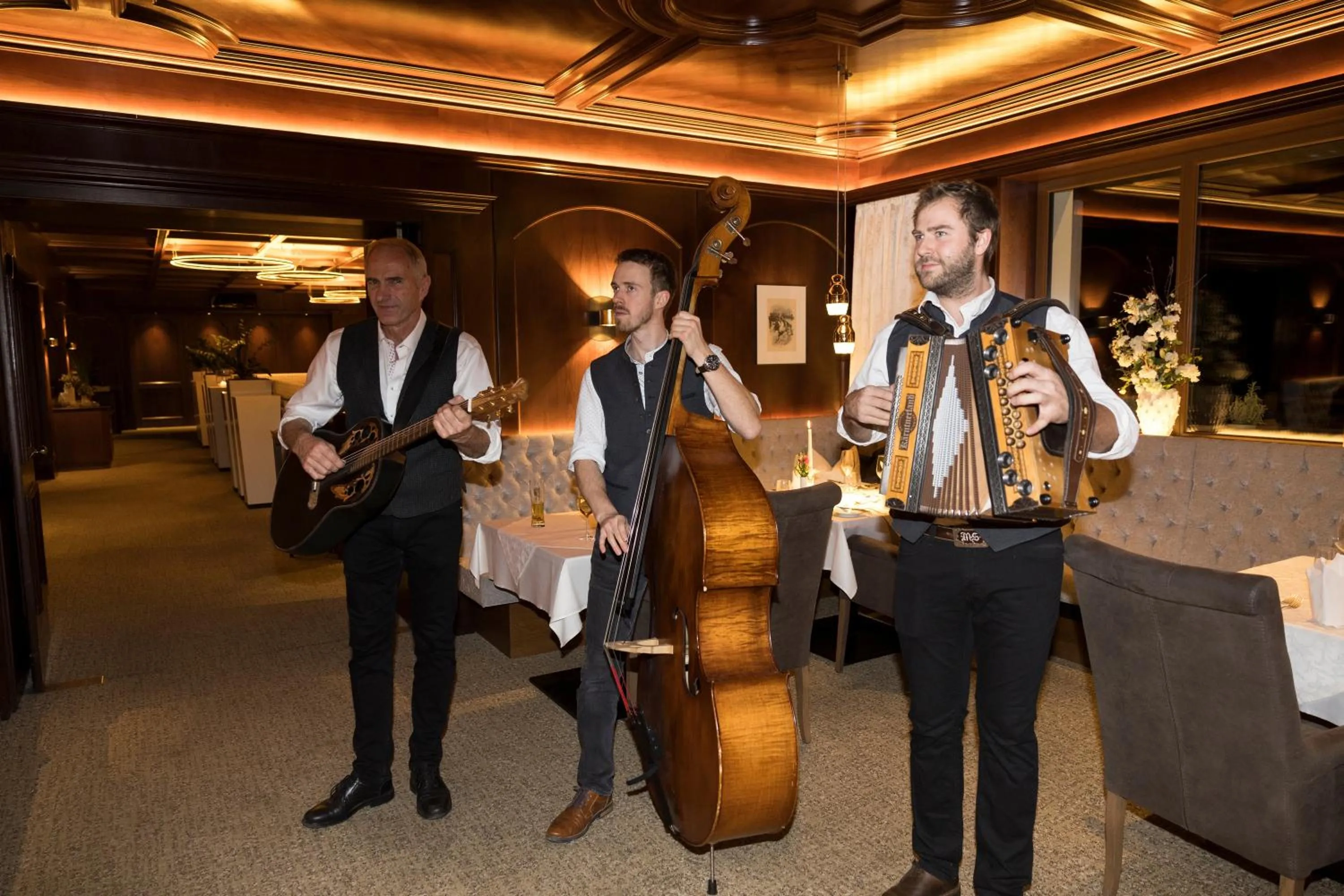 Evening entertainment in Alpbacherhof Mountain & Spa Resort