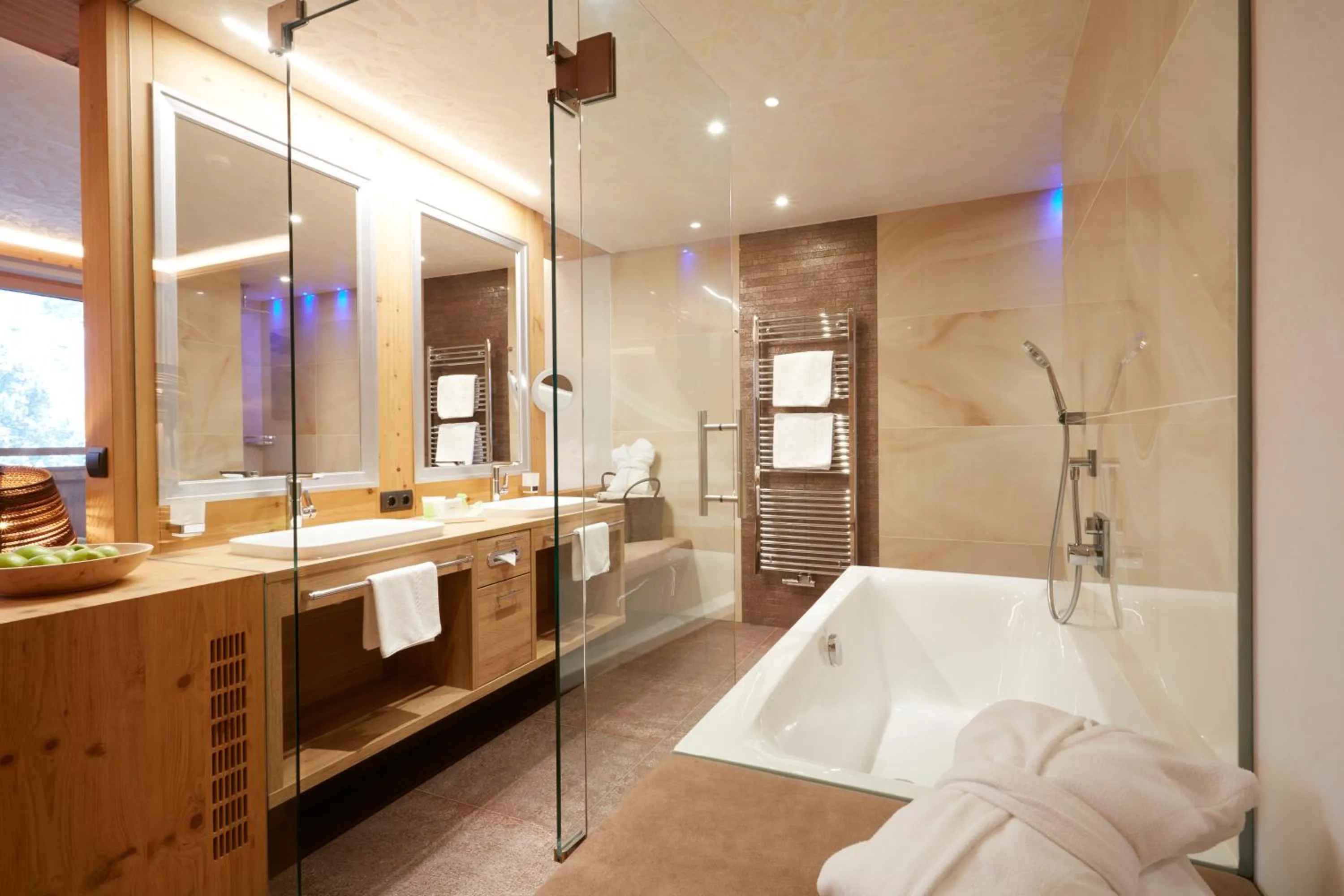 Shower, Bed in Alpbacherhof Mountain & Spa Resort
