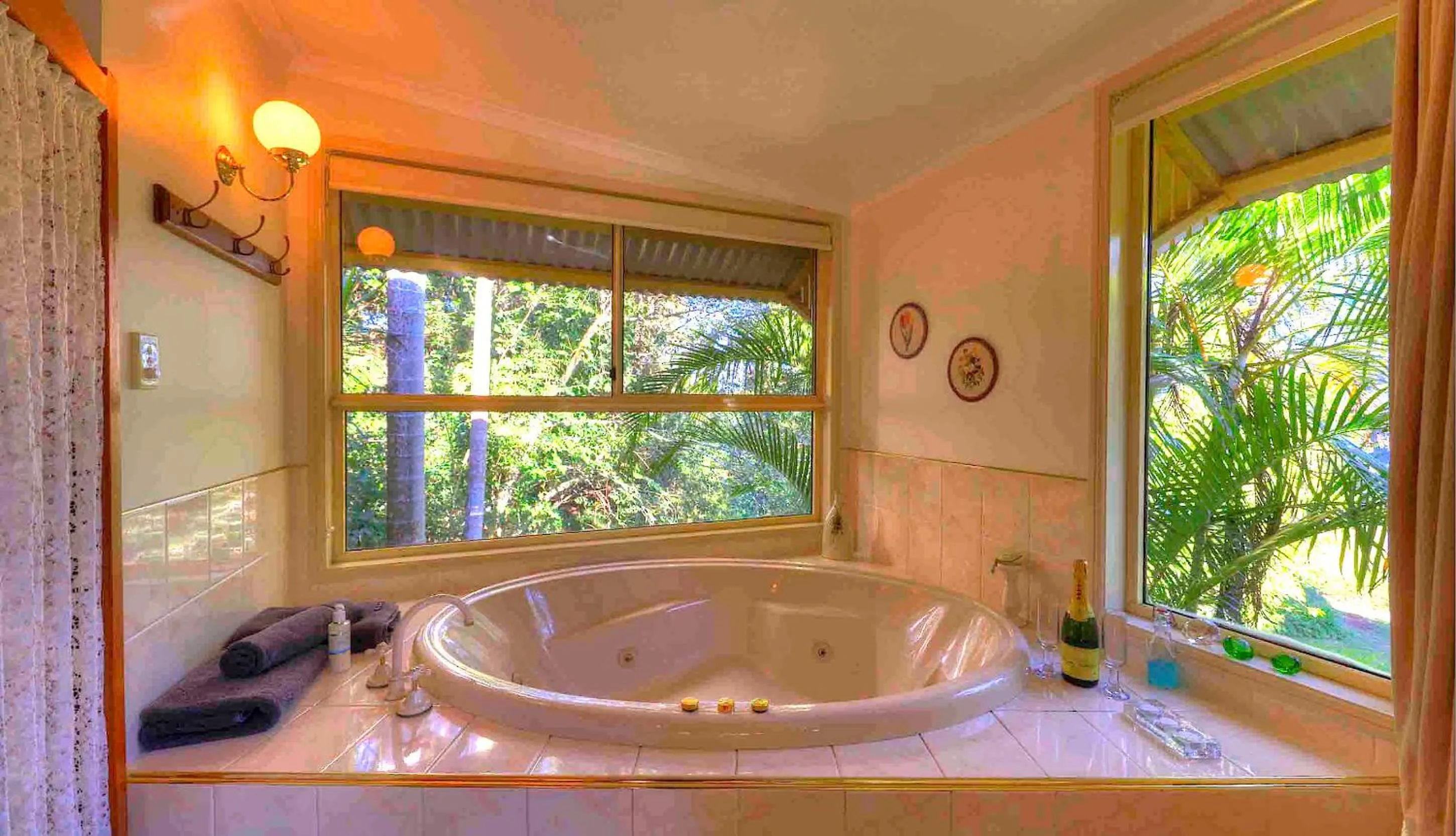 Hot Tub in The Falls Montville