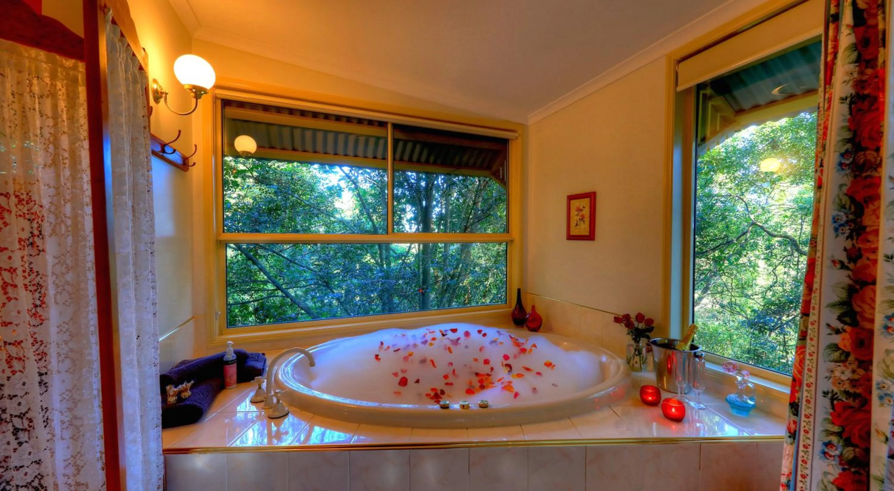 Hot Tub in The Falls Montville