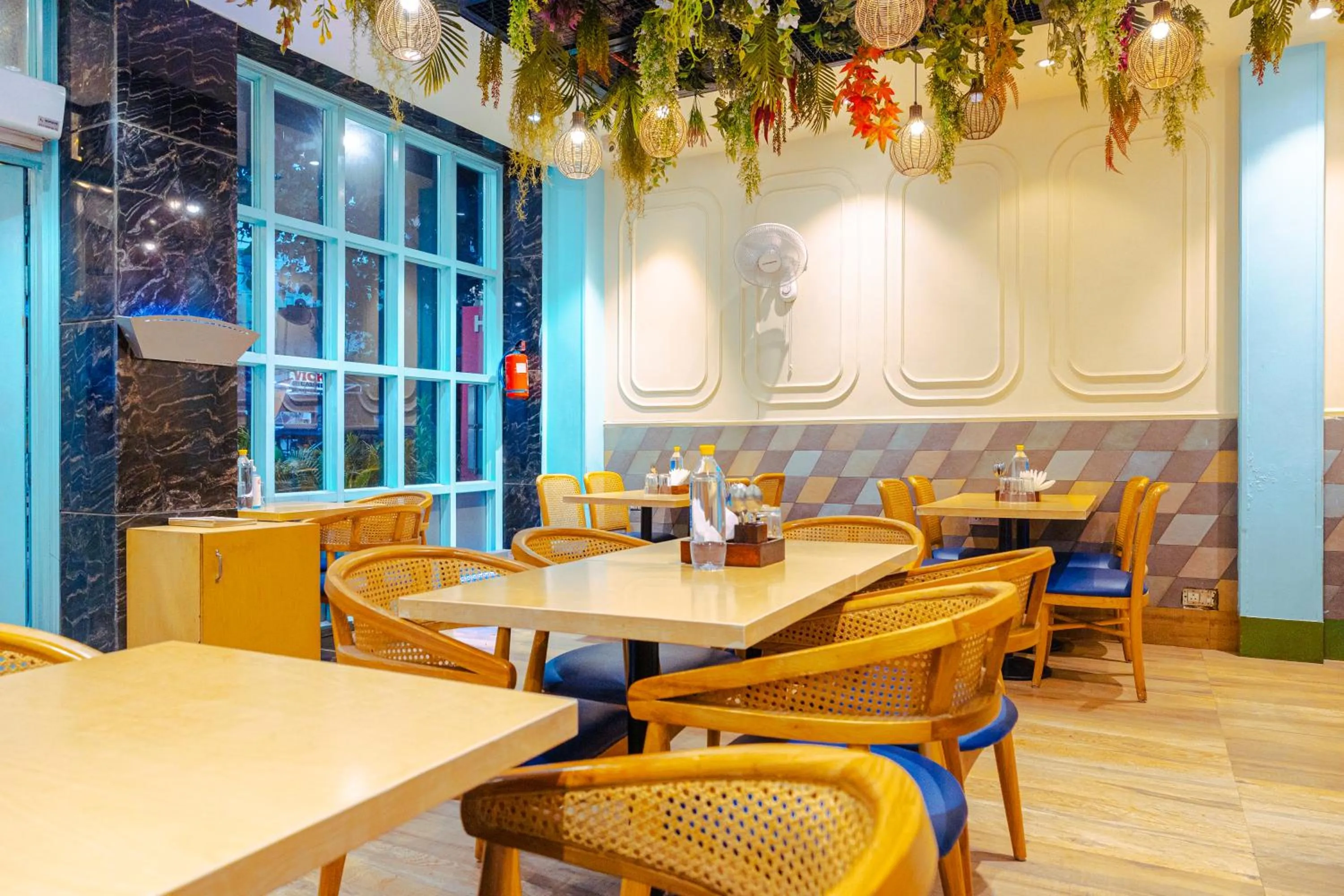 Restaurant/places to eat in Rupam Hotel