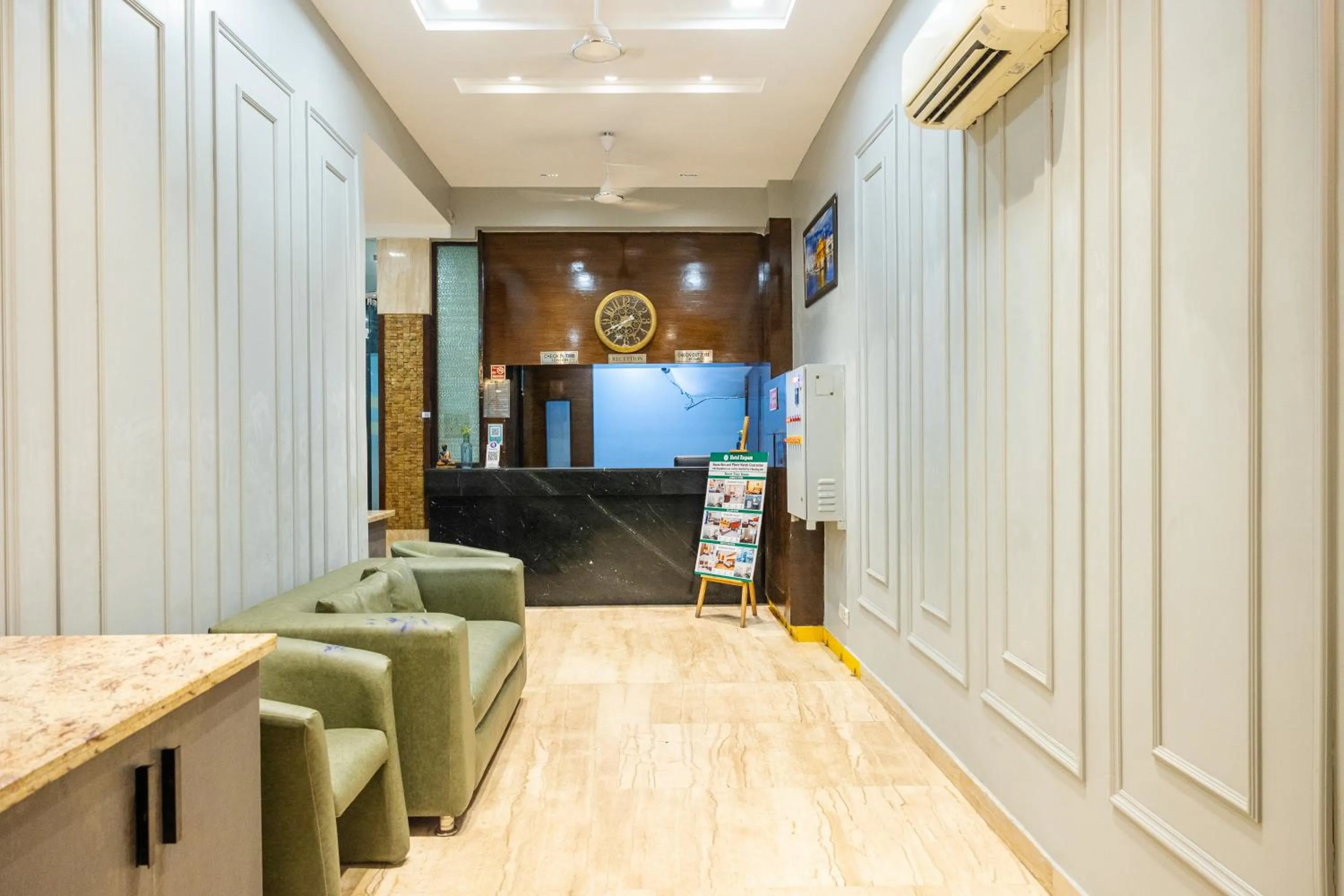 Lobby or reception in Rupam Hotel