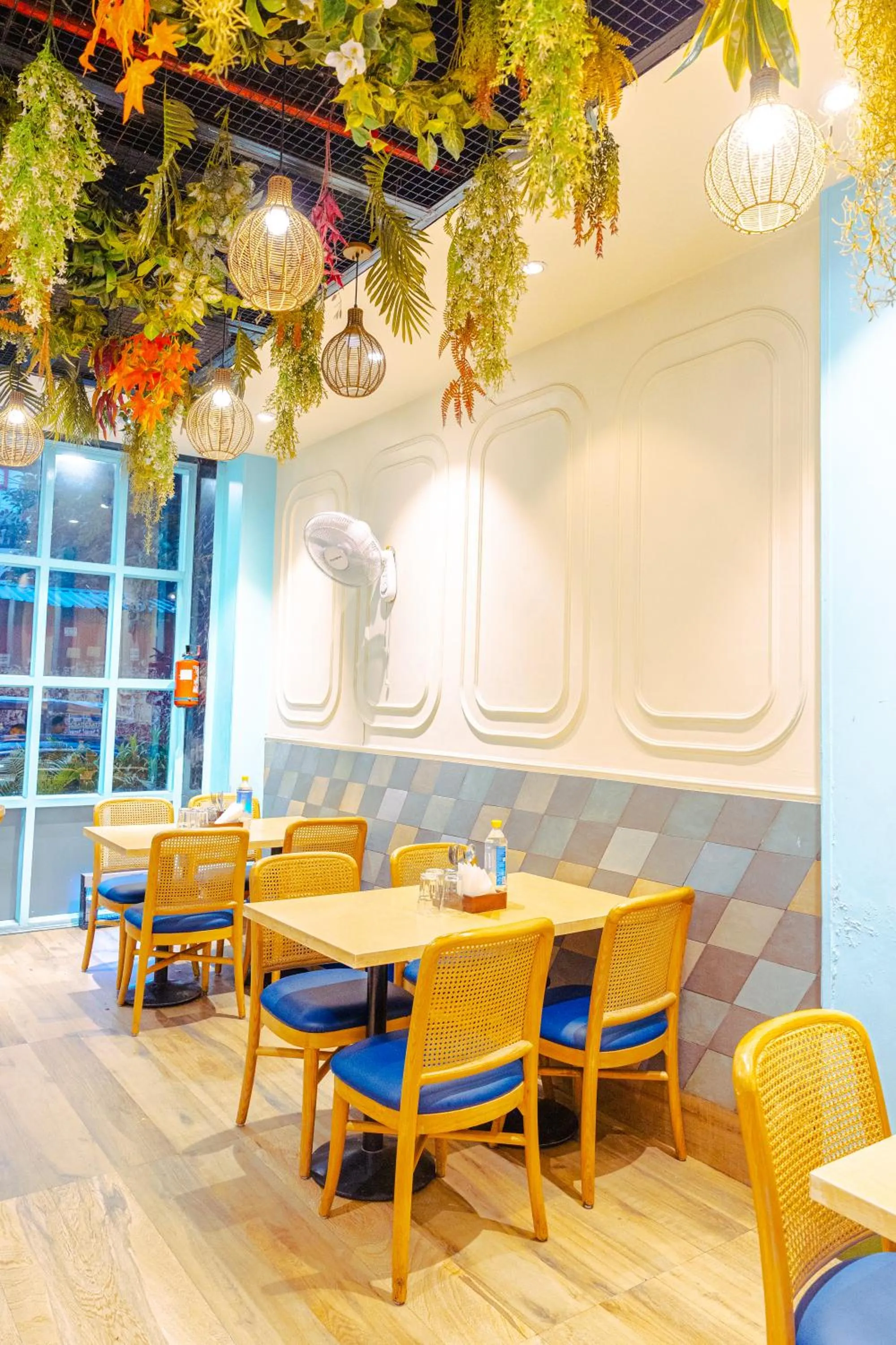 Restaurant/places to eat in Rupam Hotel