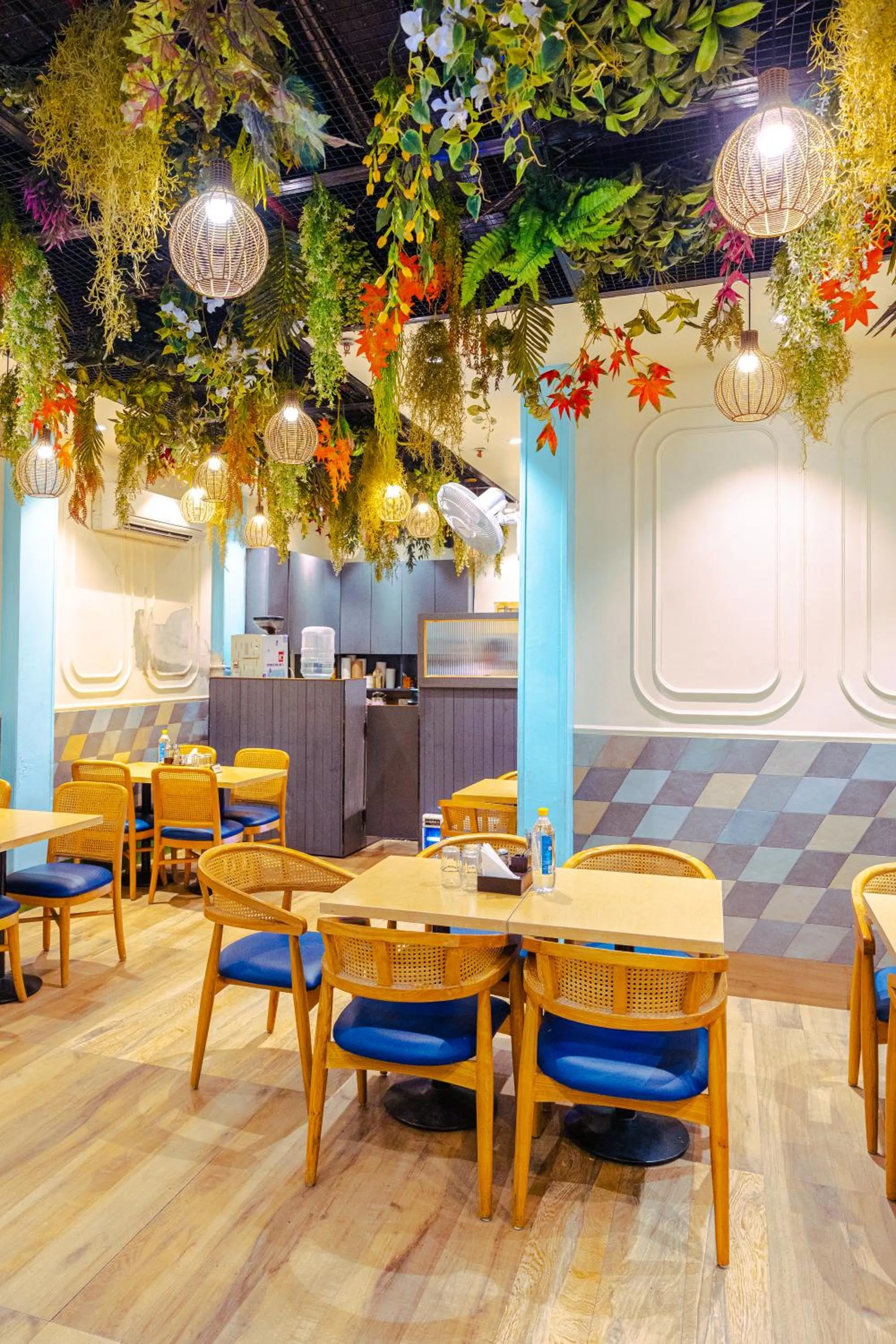 Restaurant/places to eat in Rupam Hotel