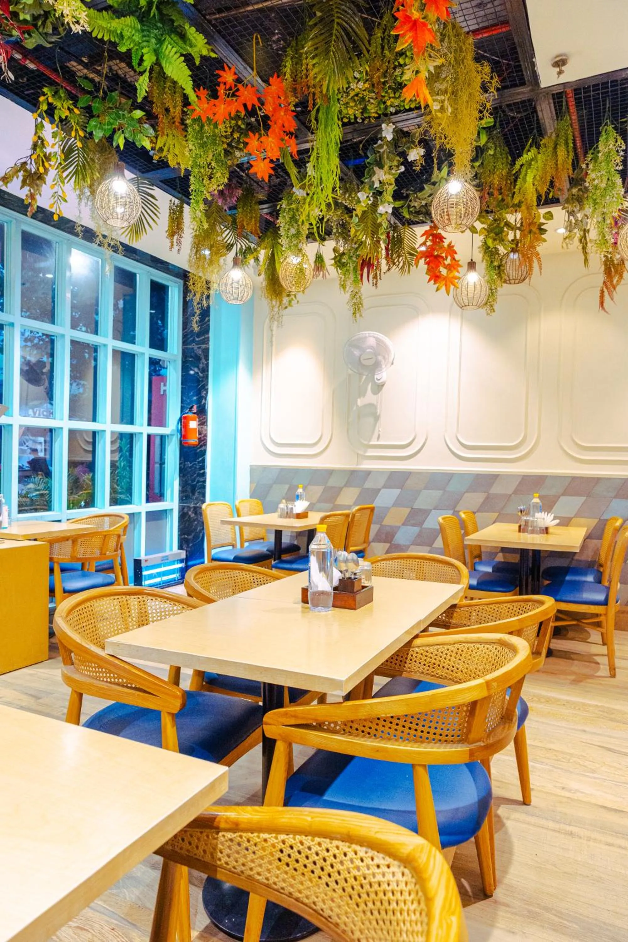 Restaurant/places to eat in Rupam Hotel