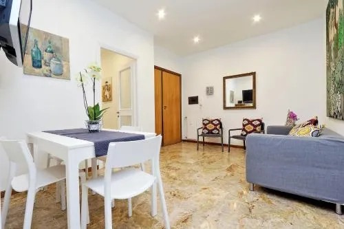 YCH-TRASTEVERE cozy flat for 8 people