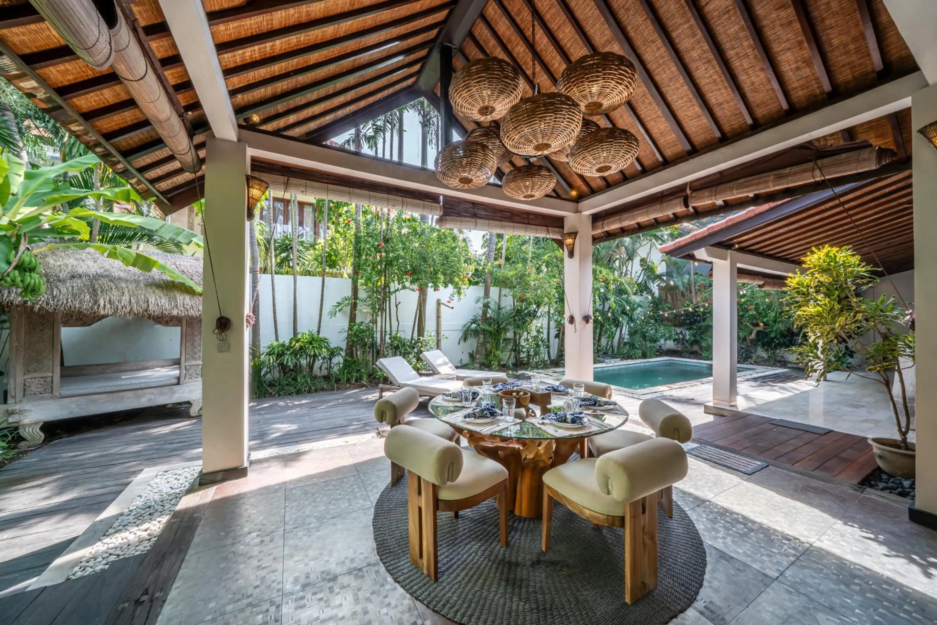 Patio in Villa Koala, 2Br Close to W, Potato Head and Shi Shi