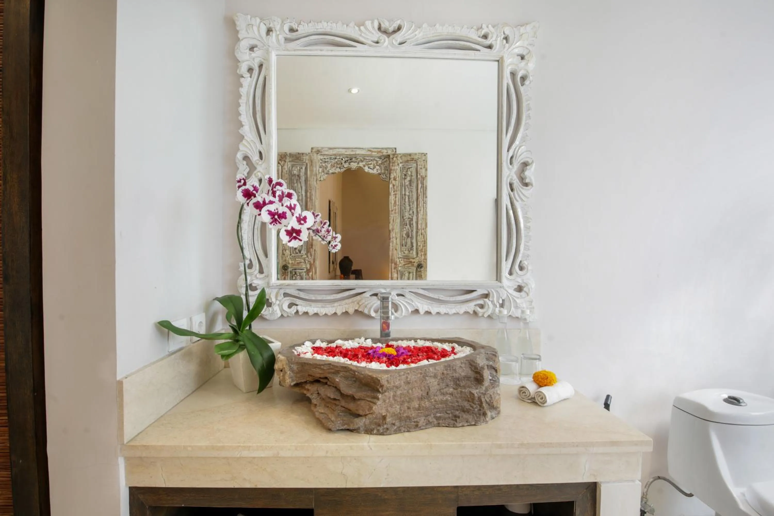 Bathroom in Villa Koala, 2Br Close to W, Potato Head and Shi Shi