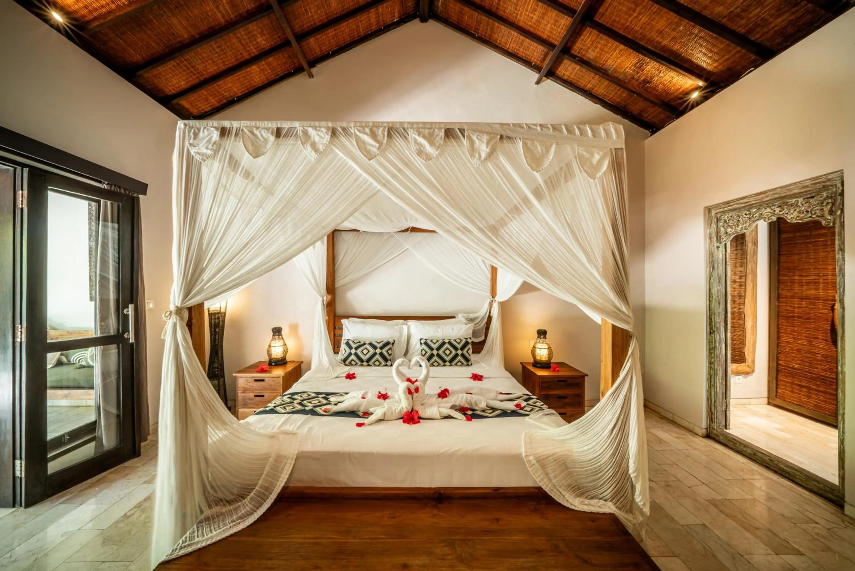 Bed in Villa Koala, 2Br Close to W, Potato Head and Shi Shi