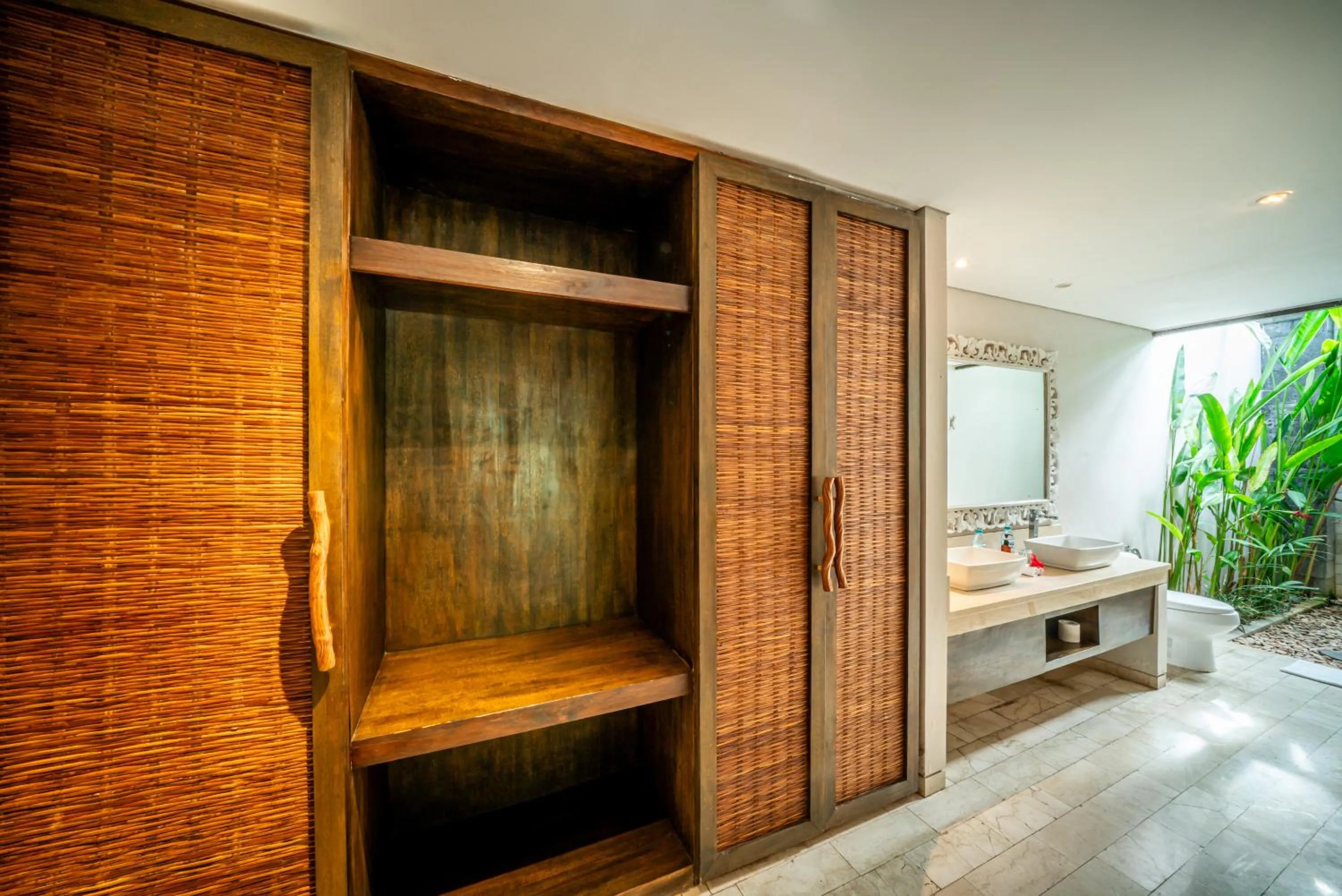 wardrobe in Villa Koala, 2Br Close to W, Potato Head and Shi Shi