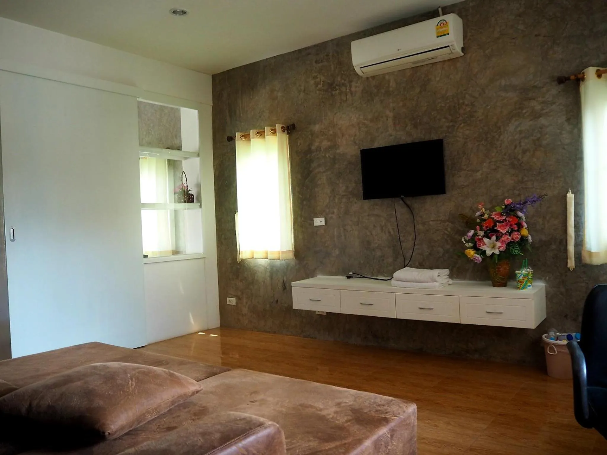 TV and multimedia in NawiengkaeRiverview Resort
