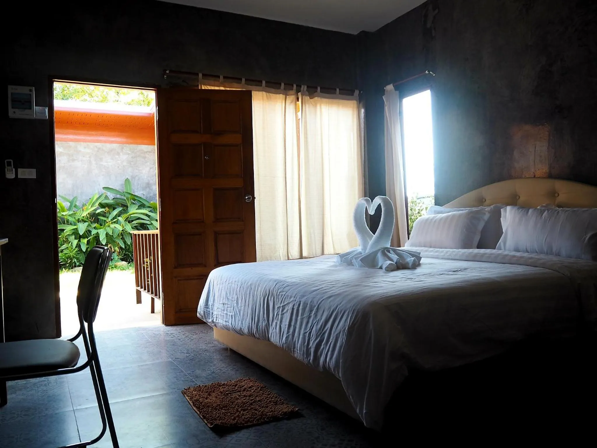 Bed in NawiengkaeRiverview Resort