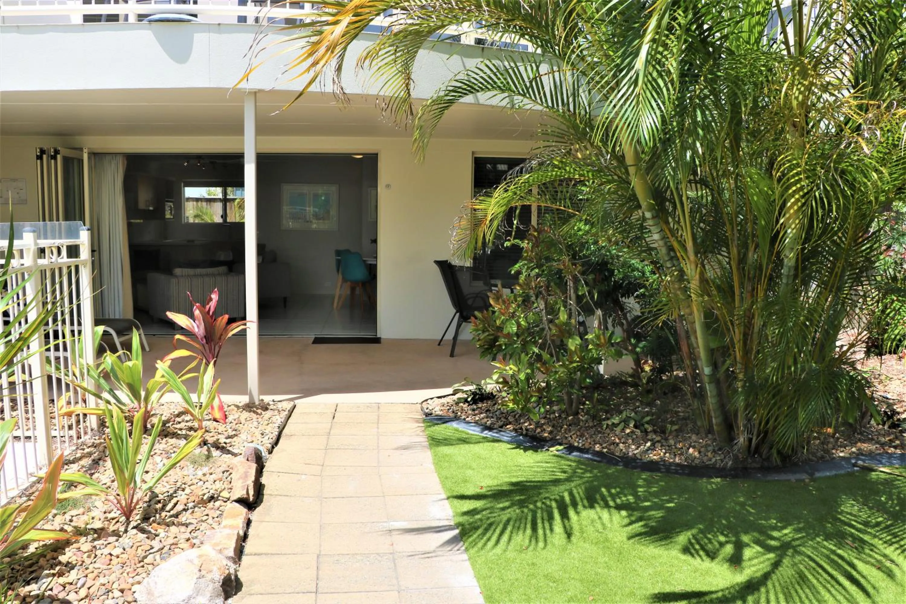 Garden view in Noosa River Palms