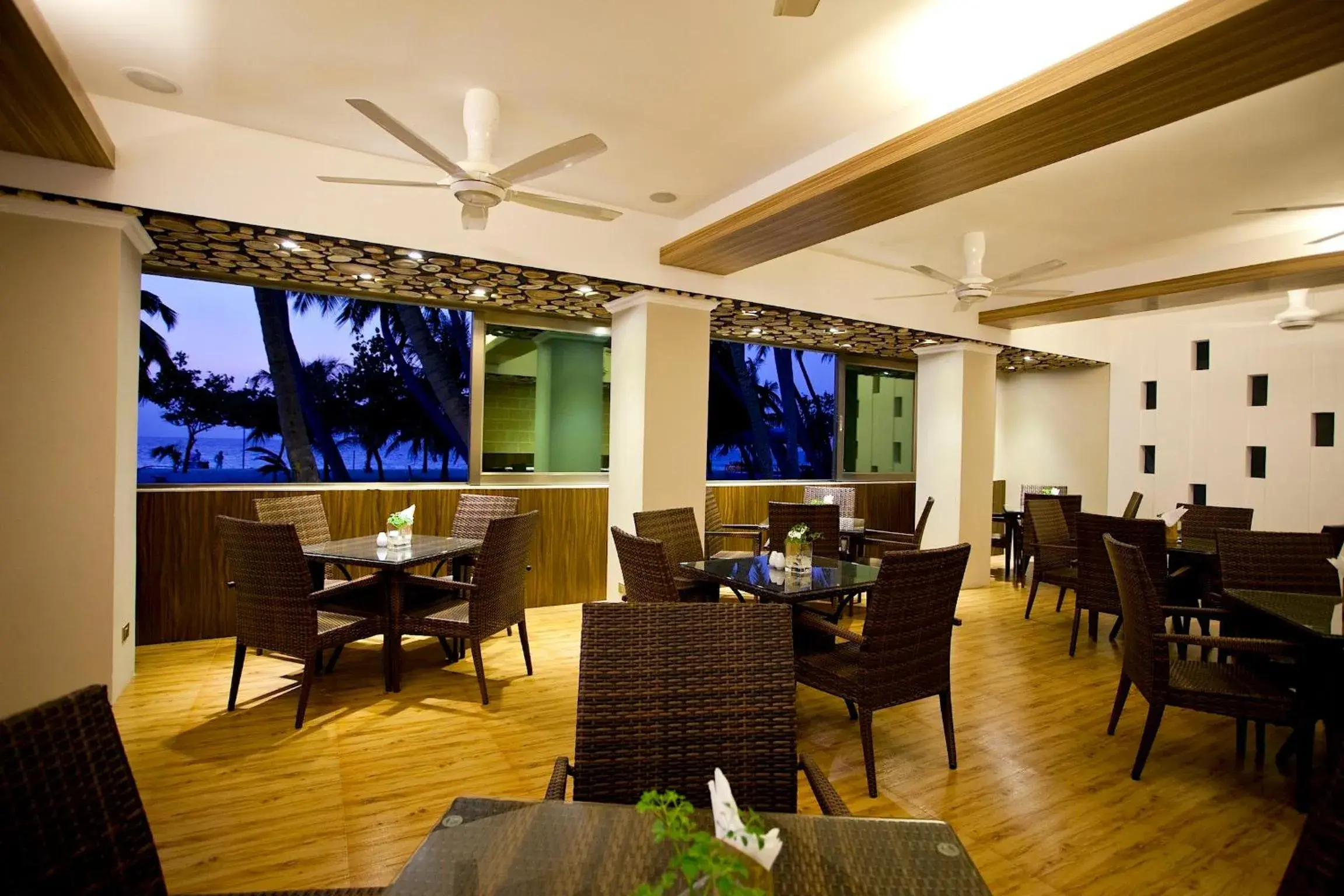 Restaurant/places to eat in Kaani Beach Hotel Restaurant/places to eat in Kaani Beach Hotel