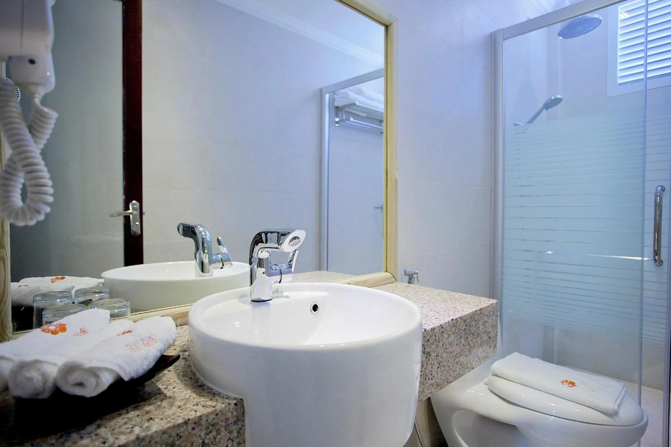 Bathroom in Kaani Beach Hotel