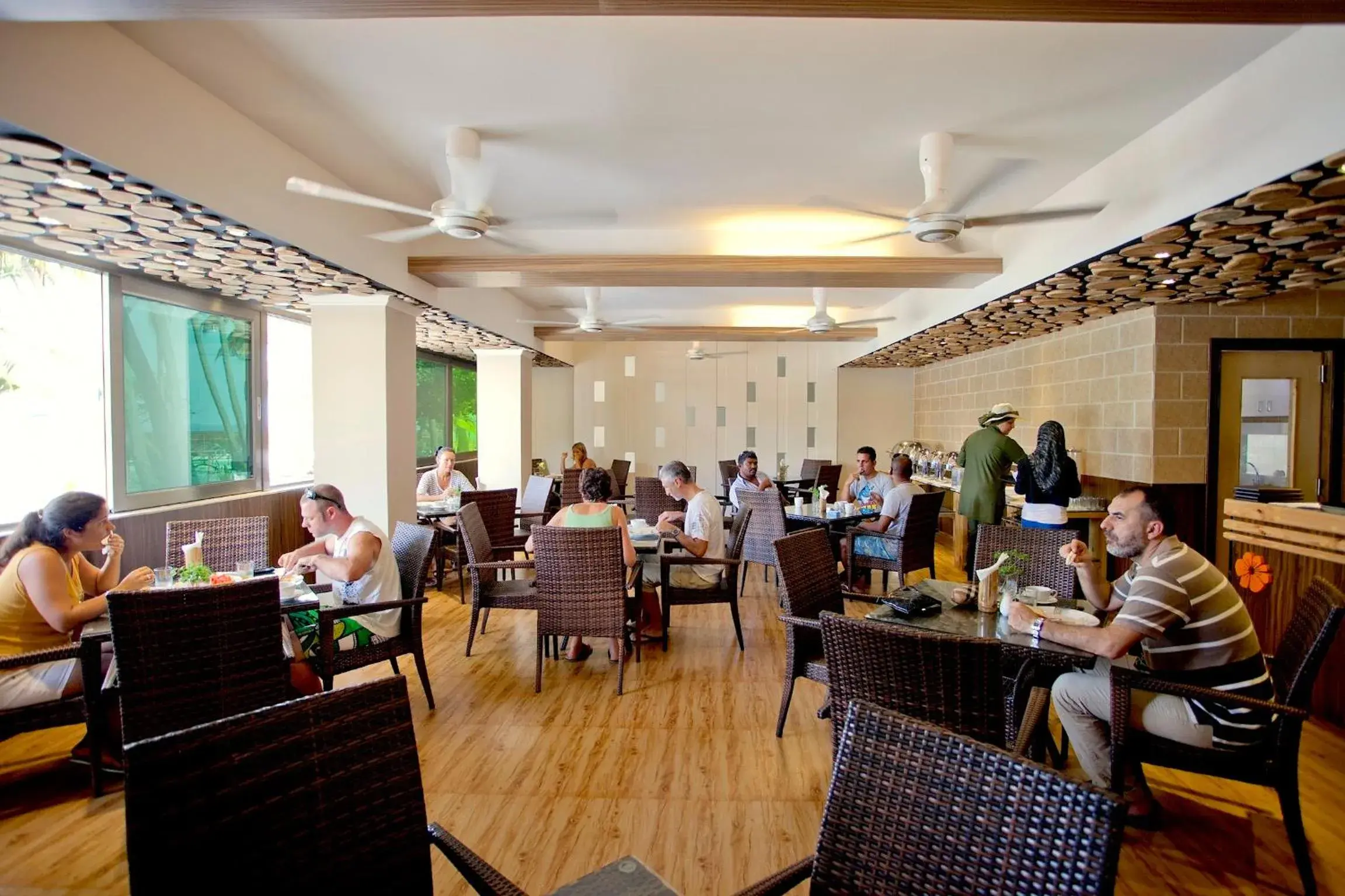 Restaurant/places to eat in Kaani Beach Hotel Restaurant/places to eat in Kaani Beach Hotel