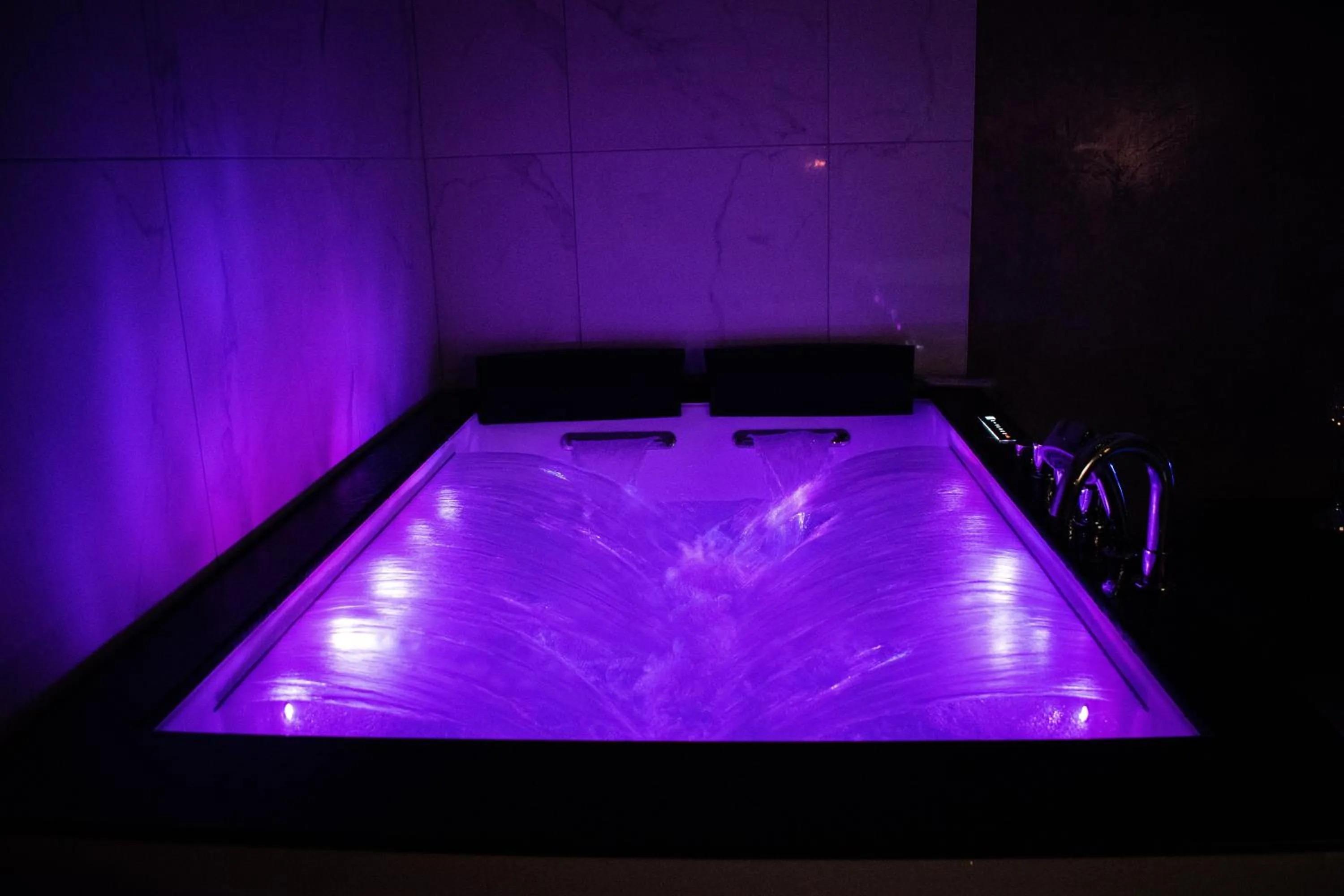 Hot Tub in Dreamspa