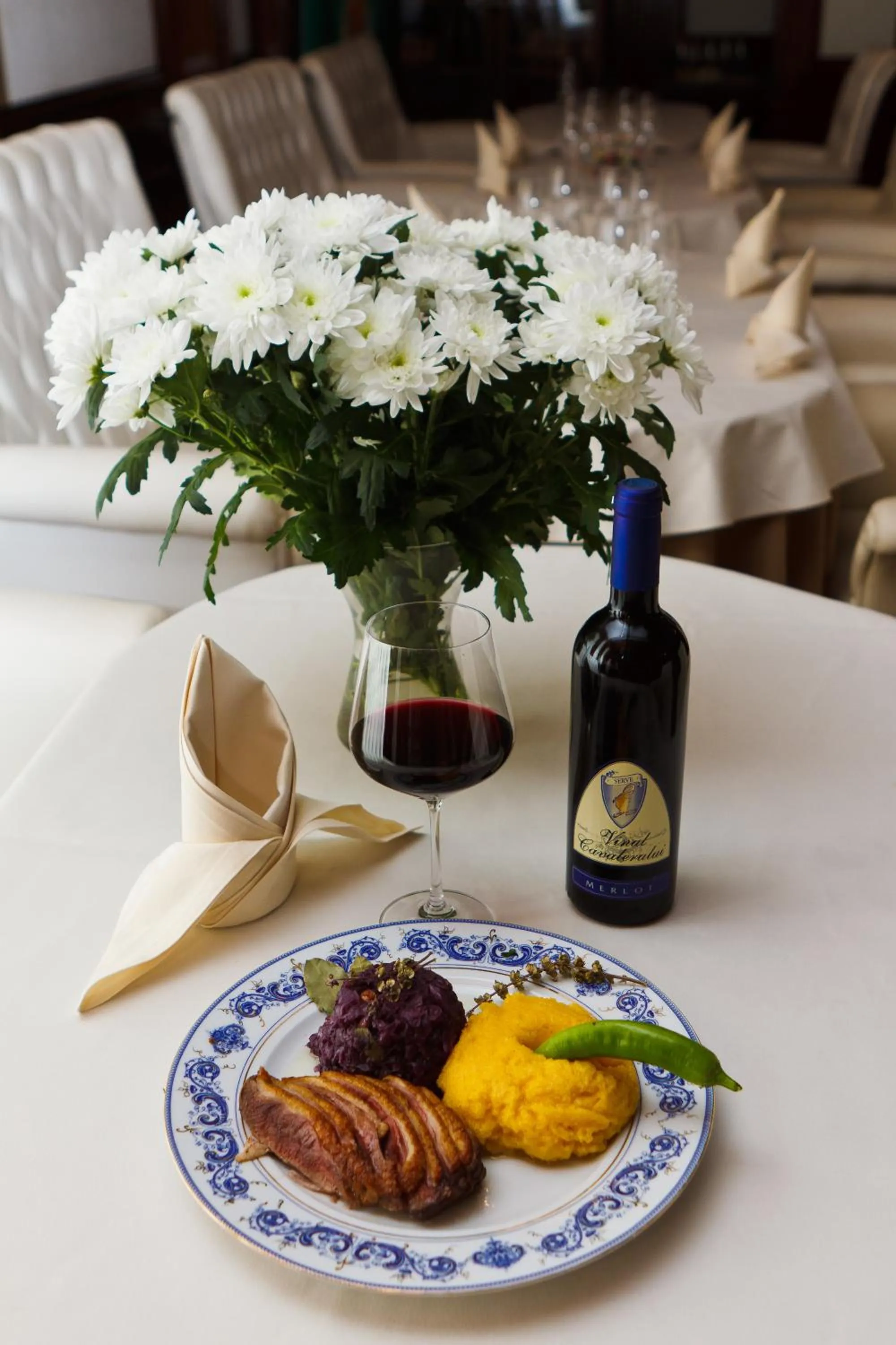 Restaurant/places to eat in Hotel Roman by Dumbrava Business Resort