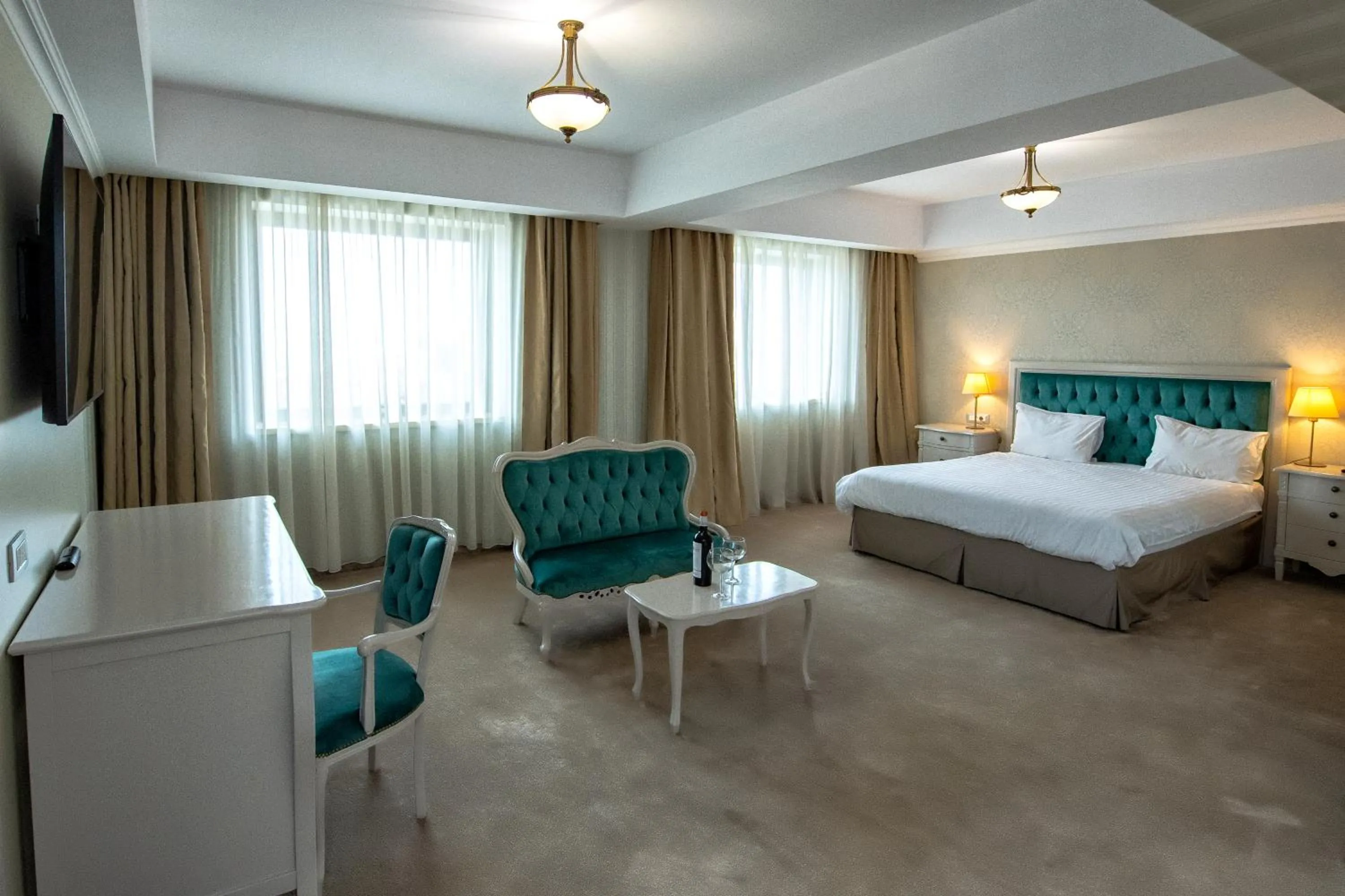 Living room, Bed in Hotel Roman by Dumbrava Business Resort