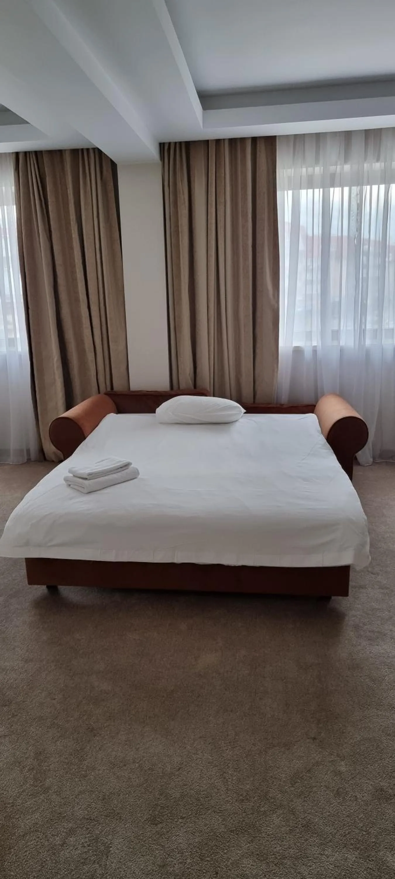Bed in Hotel Roman by Dumbrava Business Resort