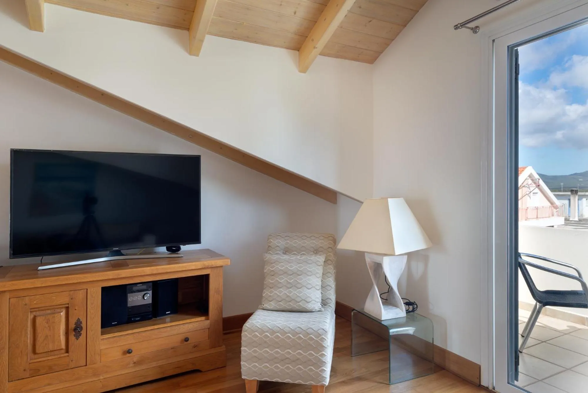 TV and multimedia in Elegant Living