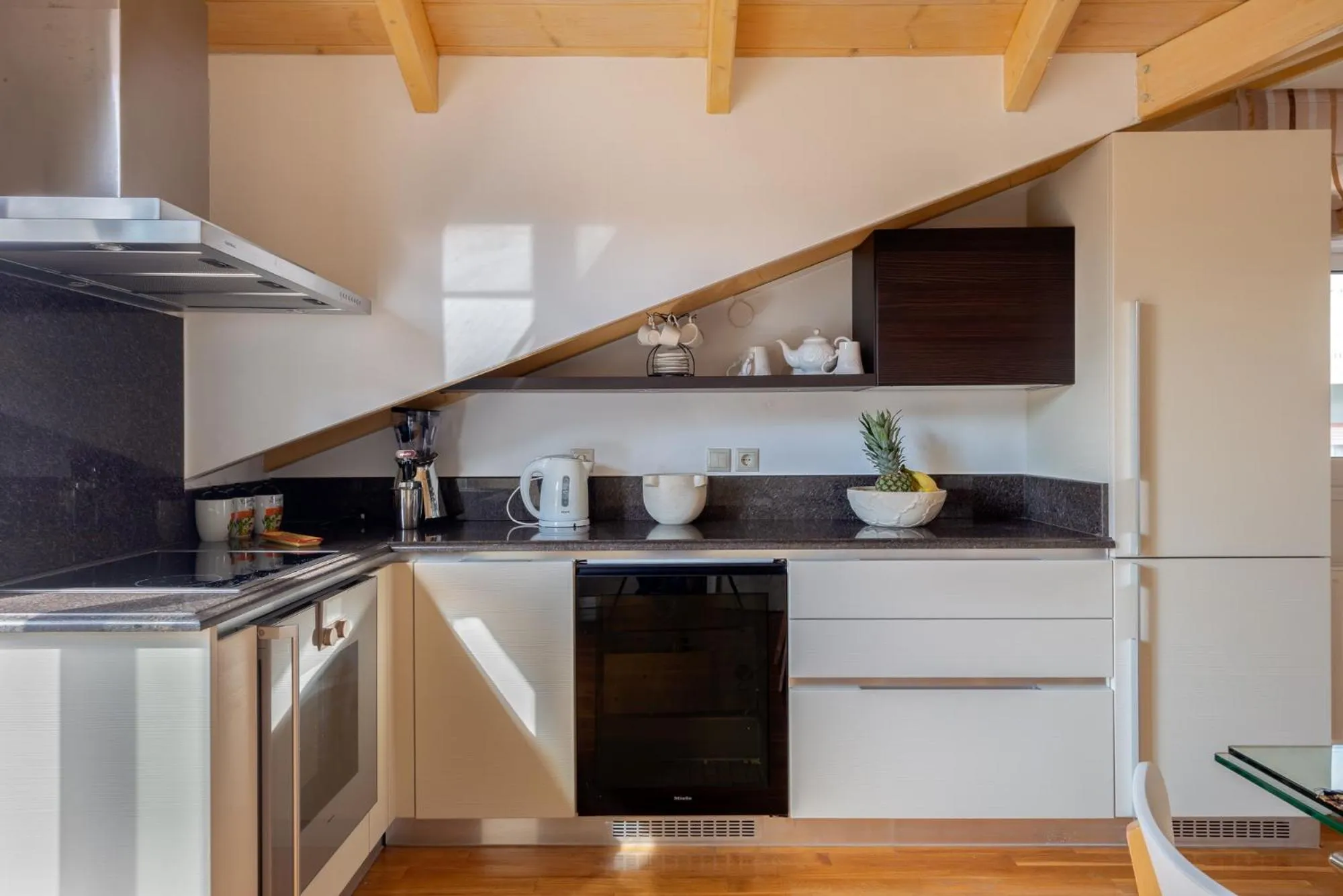 Kitchen or kitchenette in Elegant Living