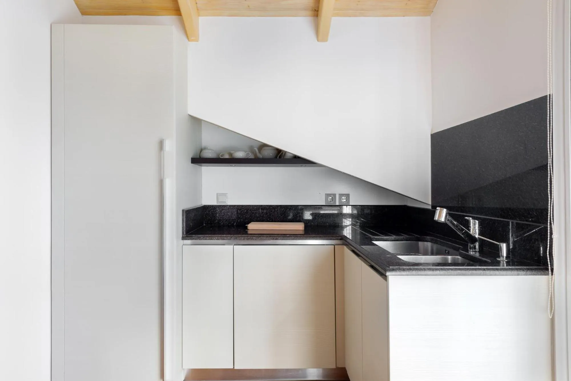 Kitchen or kitchenette in Elegant Living