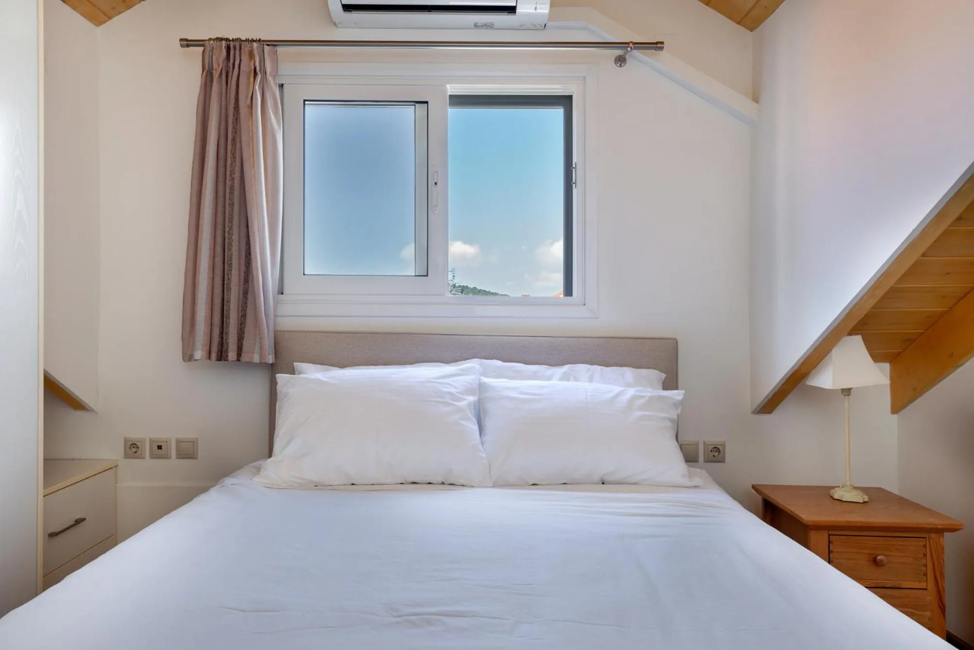 Bed in Elegant Living