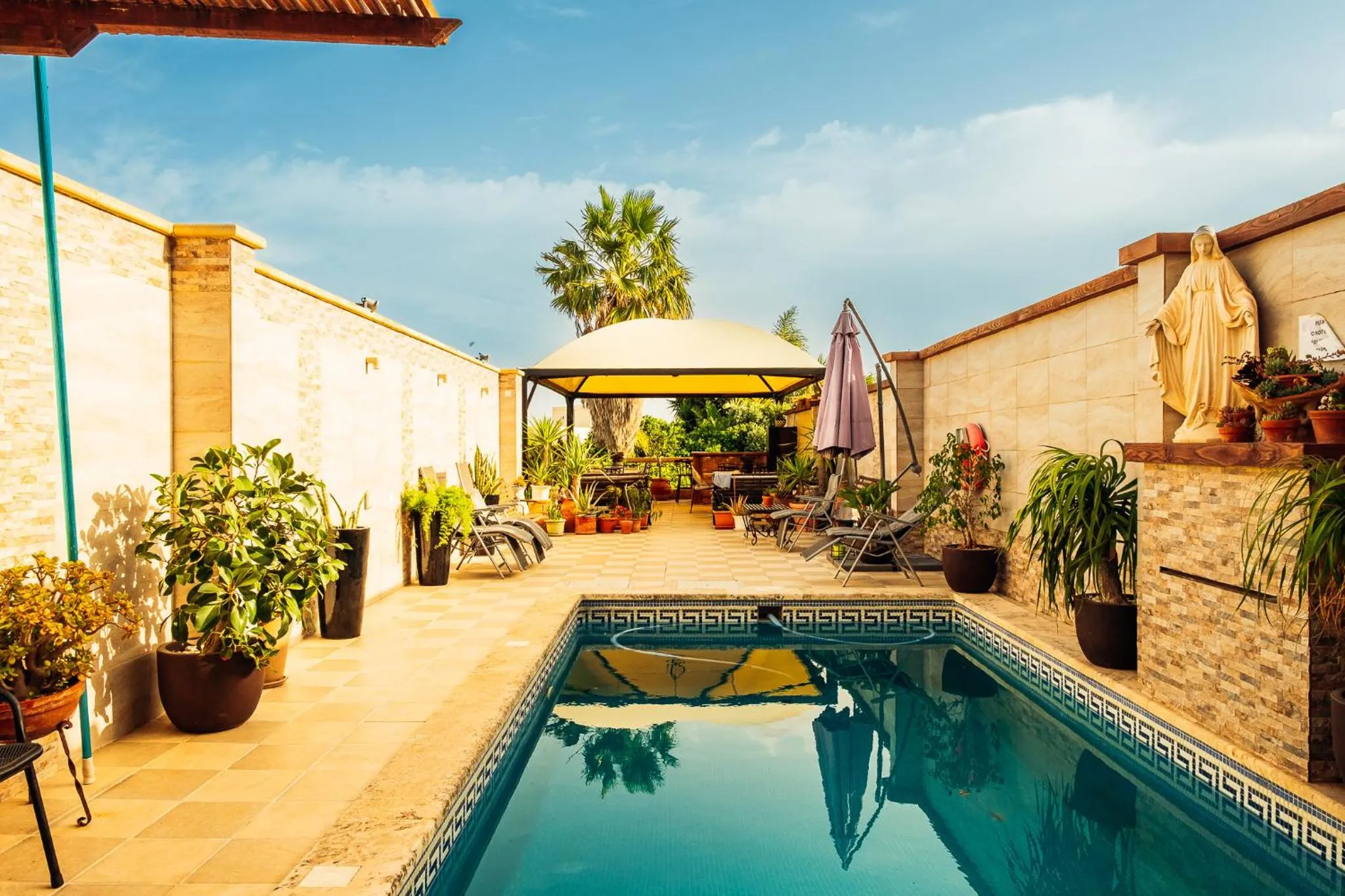 Pool view in Narcisa Farmhouse