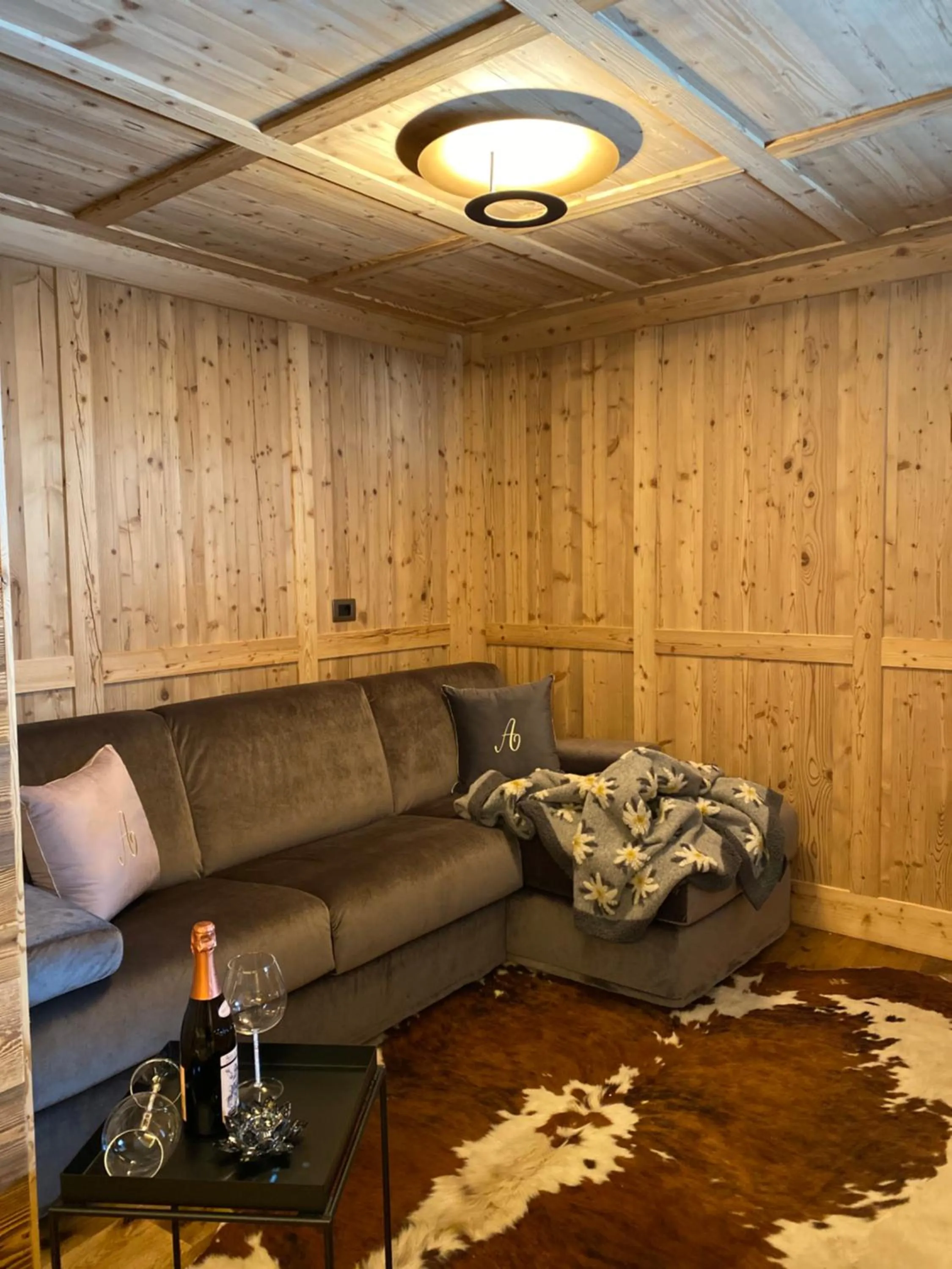 Photo of the whole room in Alpine Refuge Villa Adler